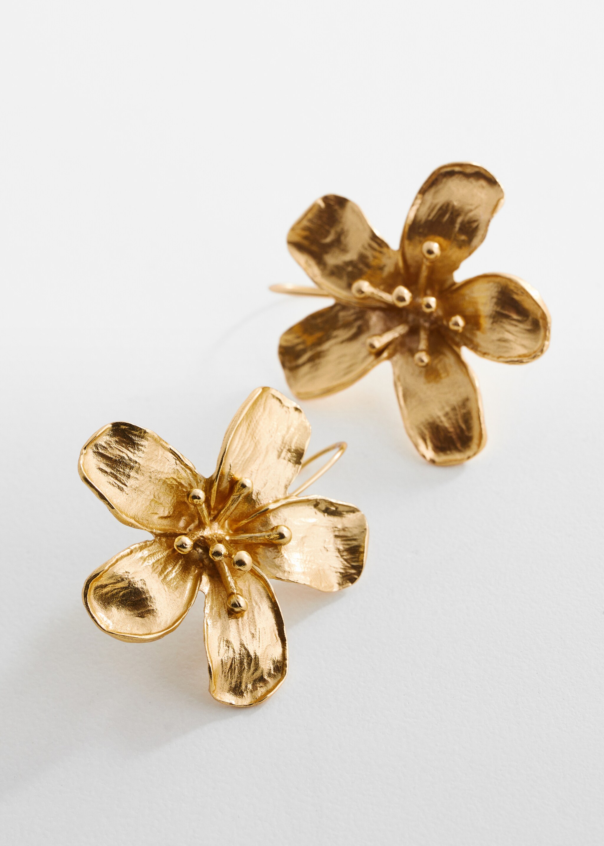Boucles d'oreilles fleurs - Plan moyen, Or. Ref: 77061016-00.