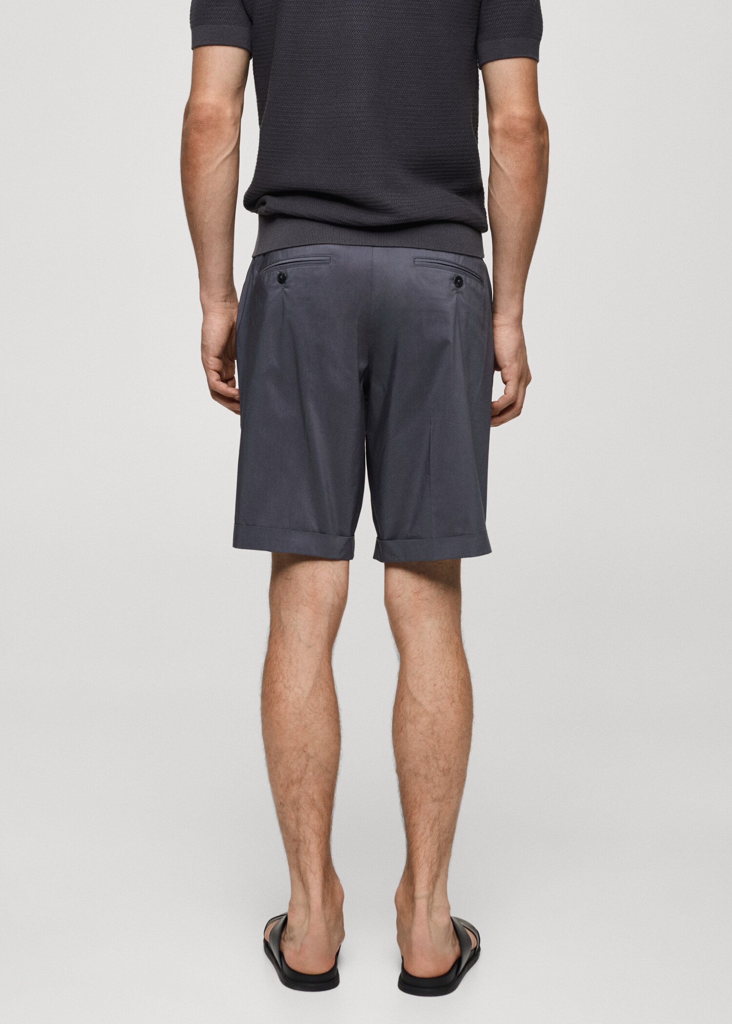 Bermudashorts aus Baumwolle mit Bundfalten - Rückseite des Artikels