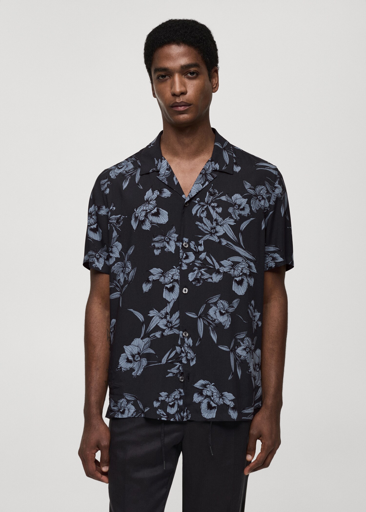 Chemise fluide en imprimé hawaïen - Plan moyen