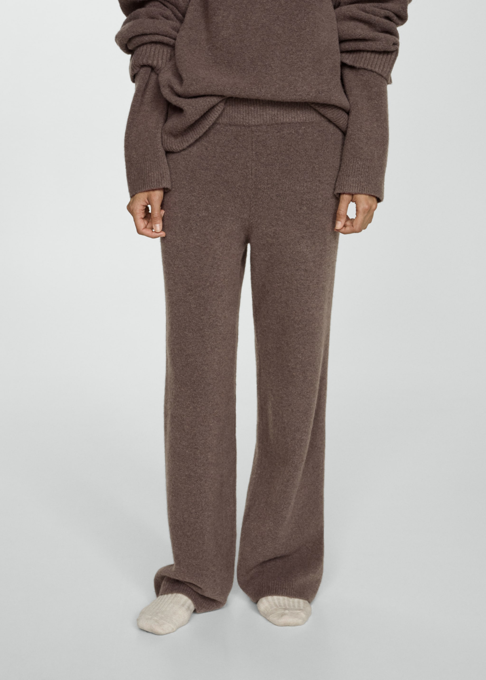 Straight knitted trousers - Medium plane, Brown. Ref: 77063266-00.