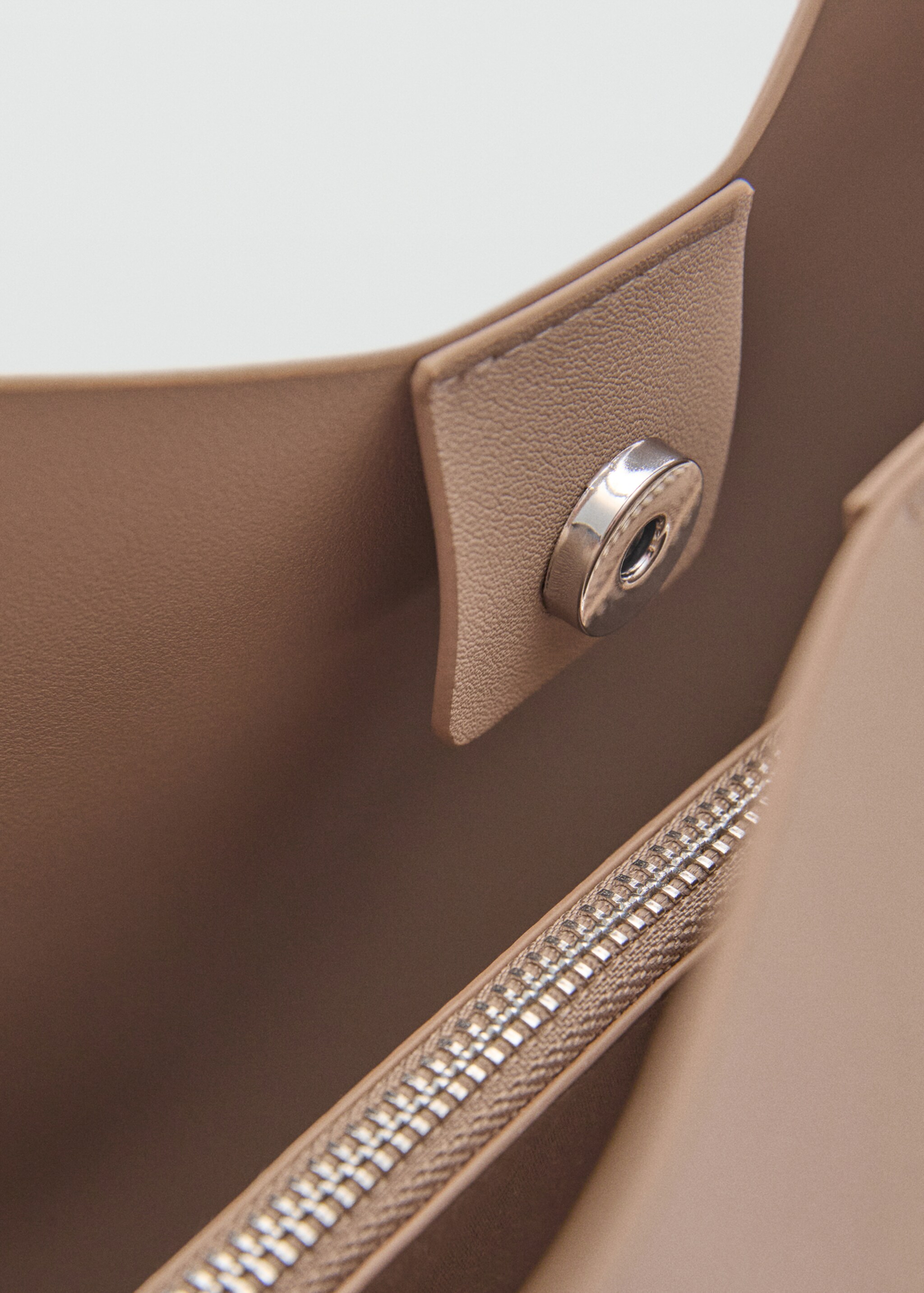 Shopper bag with buckle - Details of the article 2, Light/Pastel Brown. Ref: 77063270-00.