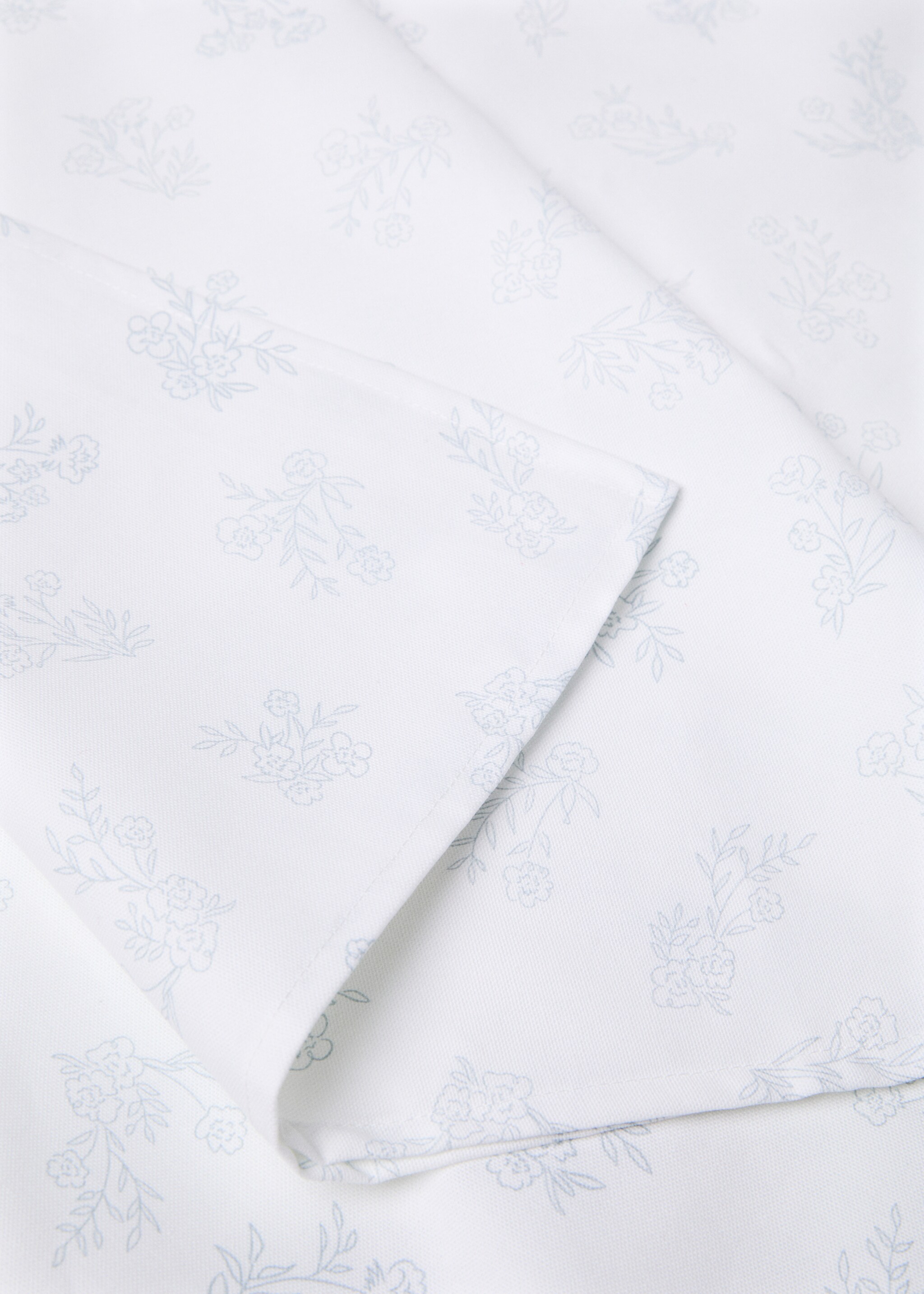 100% cotton tablecloth with floral design for 6 to 8 diners - Details of the article 1, White. Ref: 77063277-00.