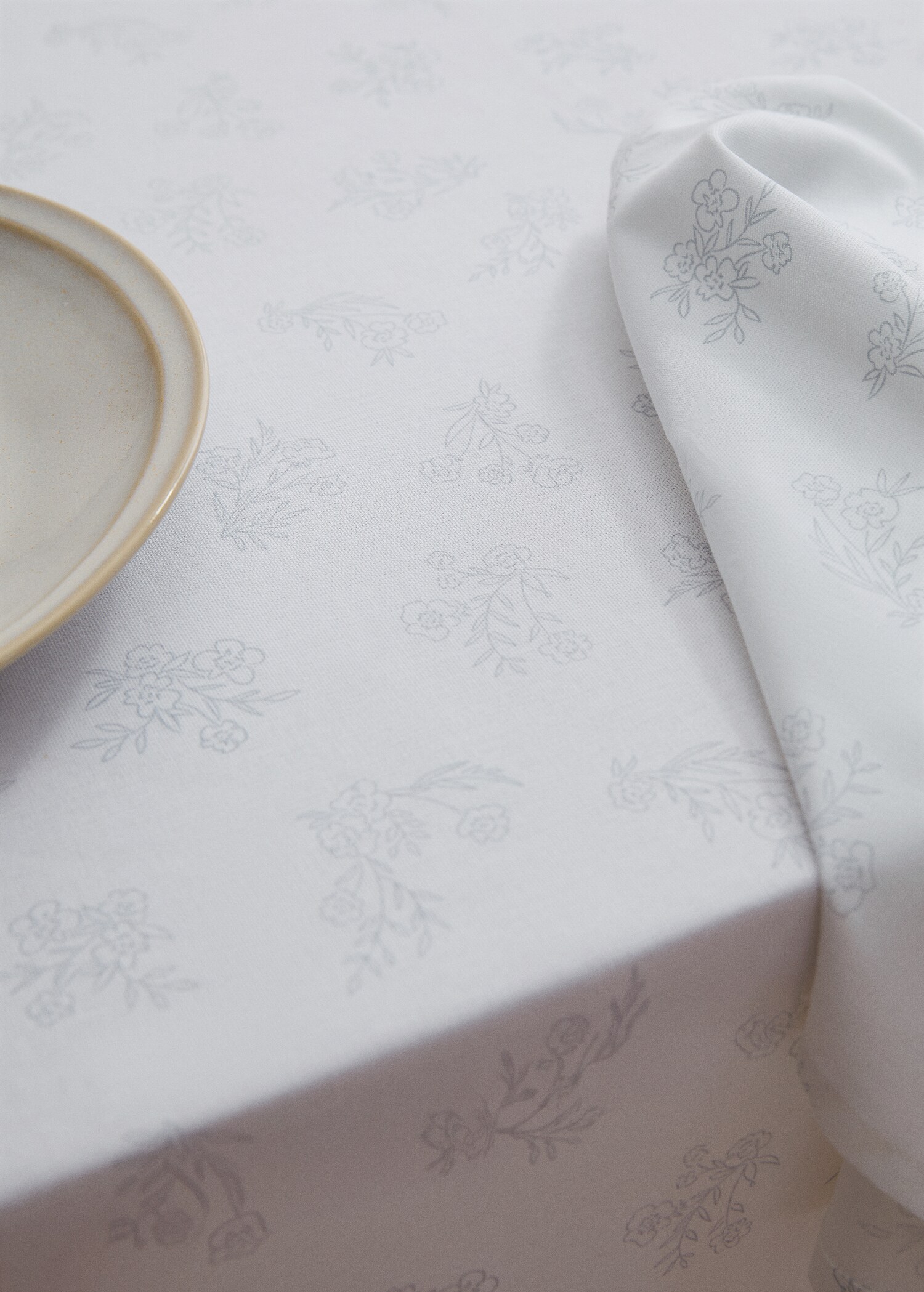 100% cotton tablecloth with floral design for 6 to 8 diners - Details of the article 7