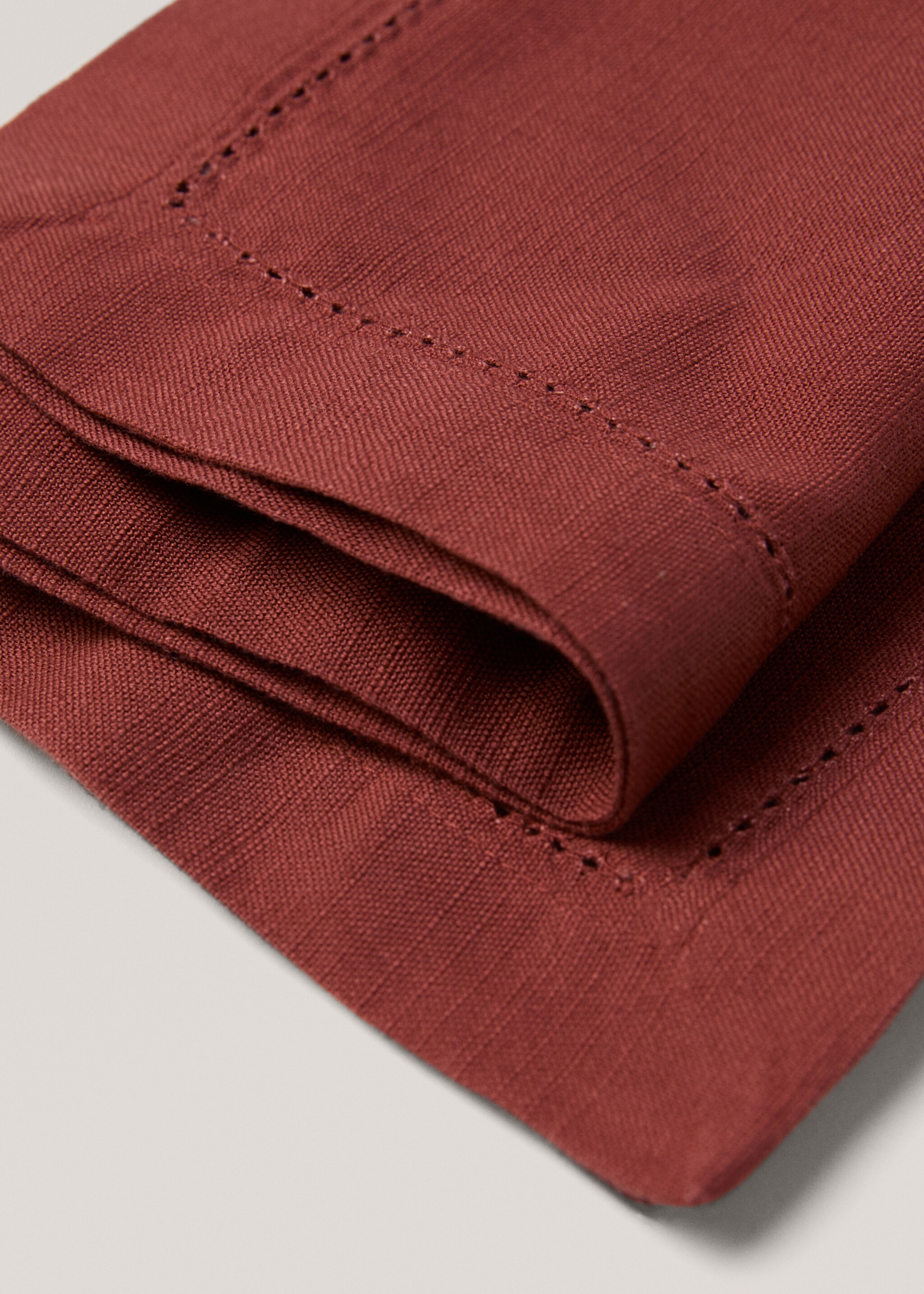 Napkins with hemstitch detail - Details of the article 2, Burgundy. Ref: 77063280-00.