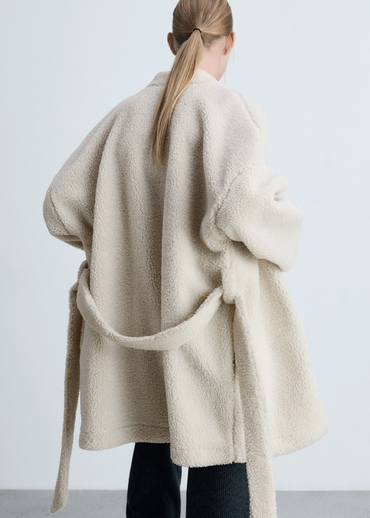 Shearling home robe - Reverse of the article