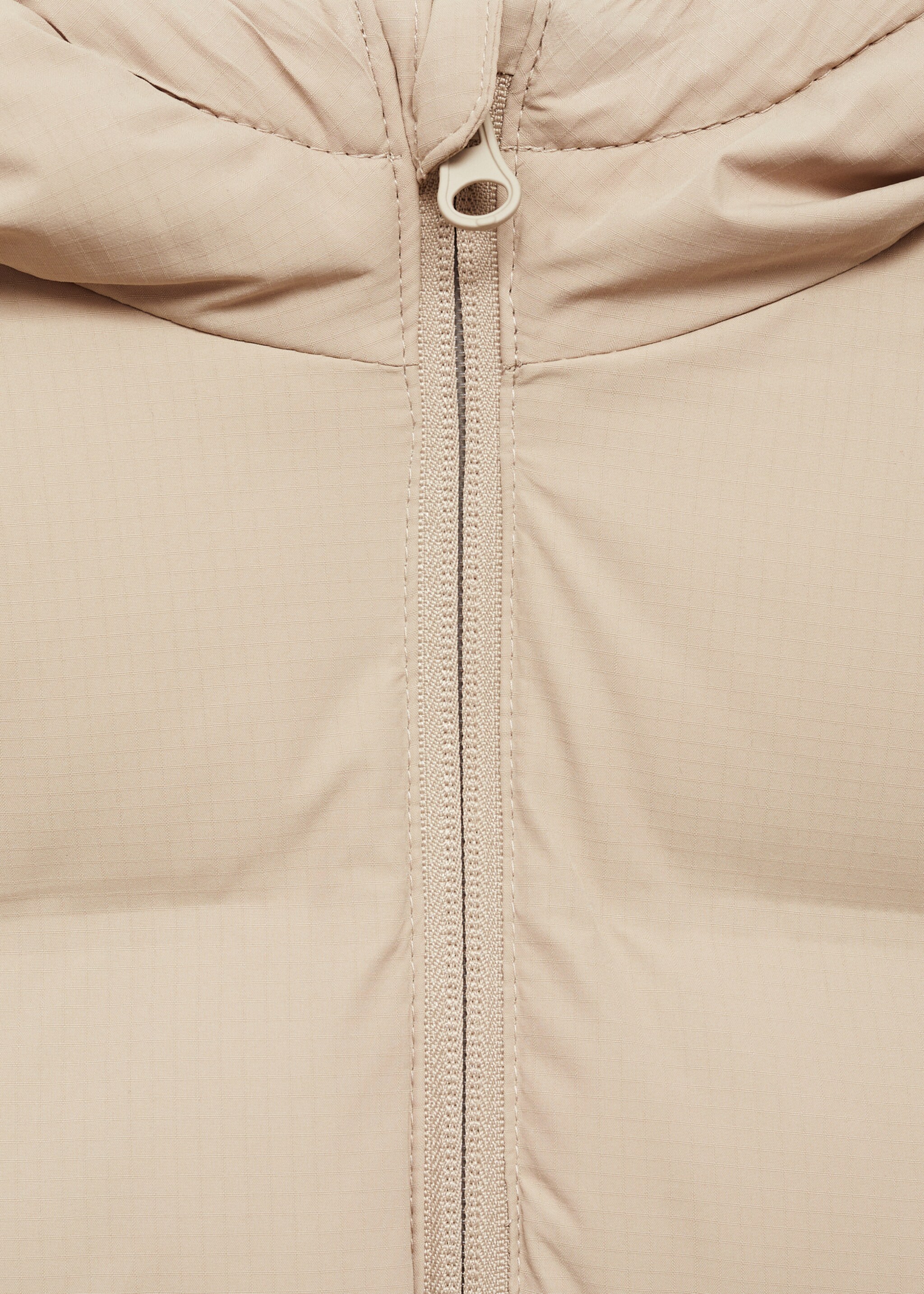 Quilted gilet with hood - Details of the article 8, Ice Grey. Ref: 77063665-00.