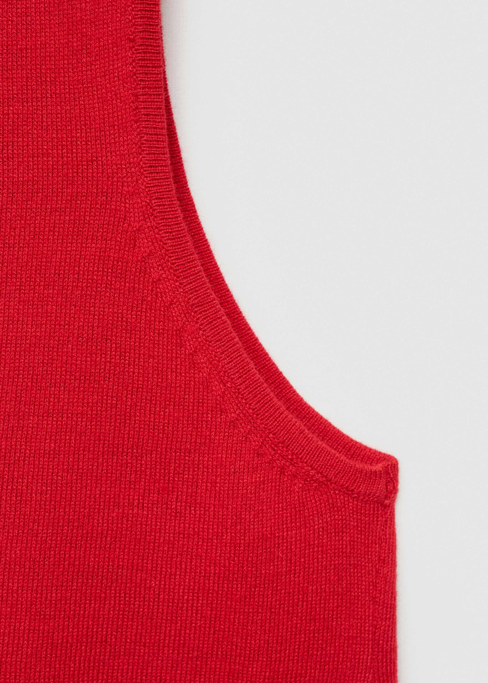 Fine-knit polo neck gilet - Details of the article 0, Red. Ref: 77064021-00.