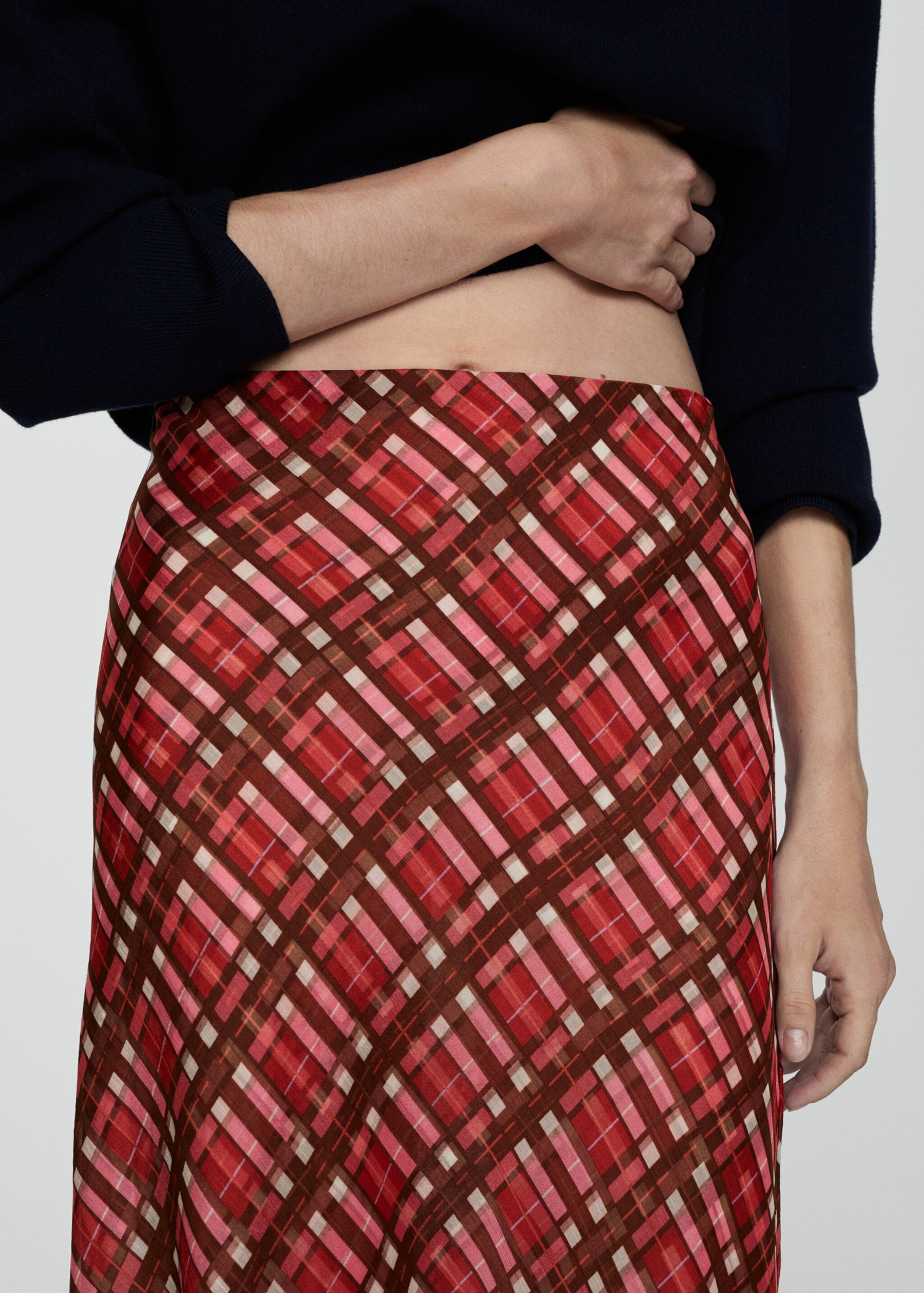 Checked long skirt - Details of the article 1, Maroon. Ref: 77064023-00.