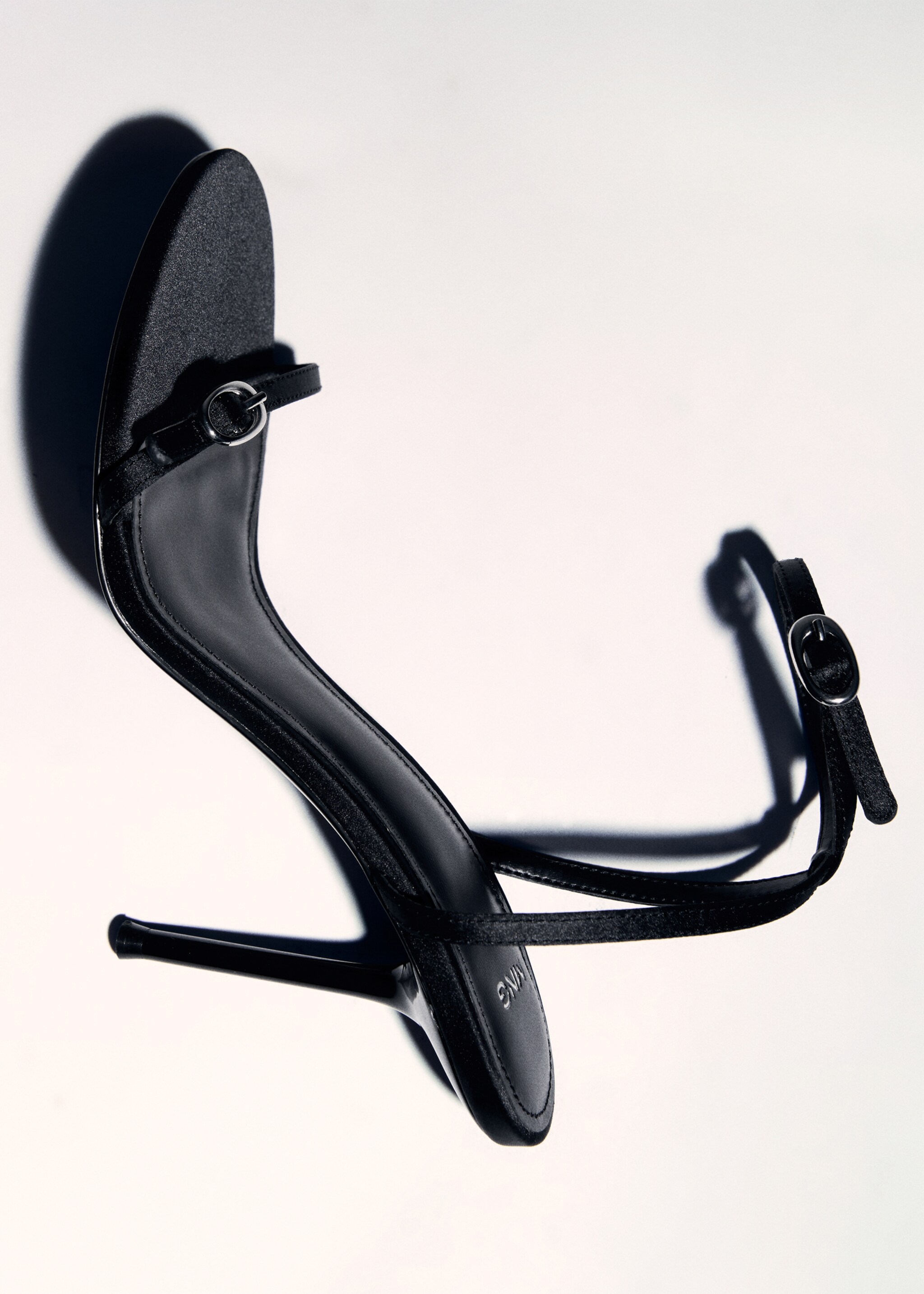 Heeled sandal with buckle detail - Details of the article 5