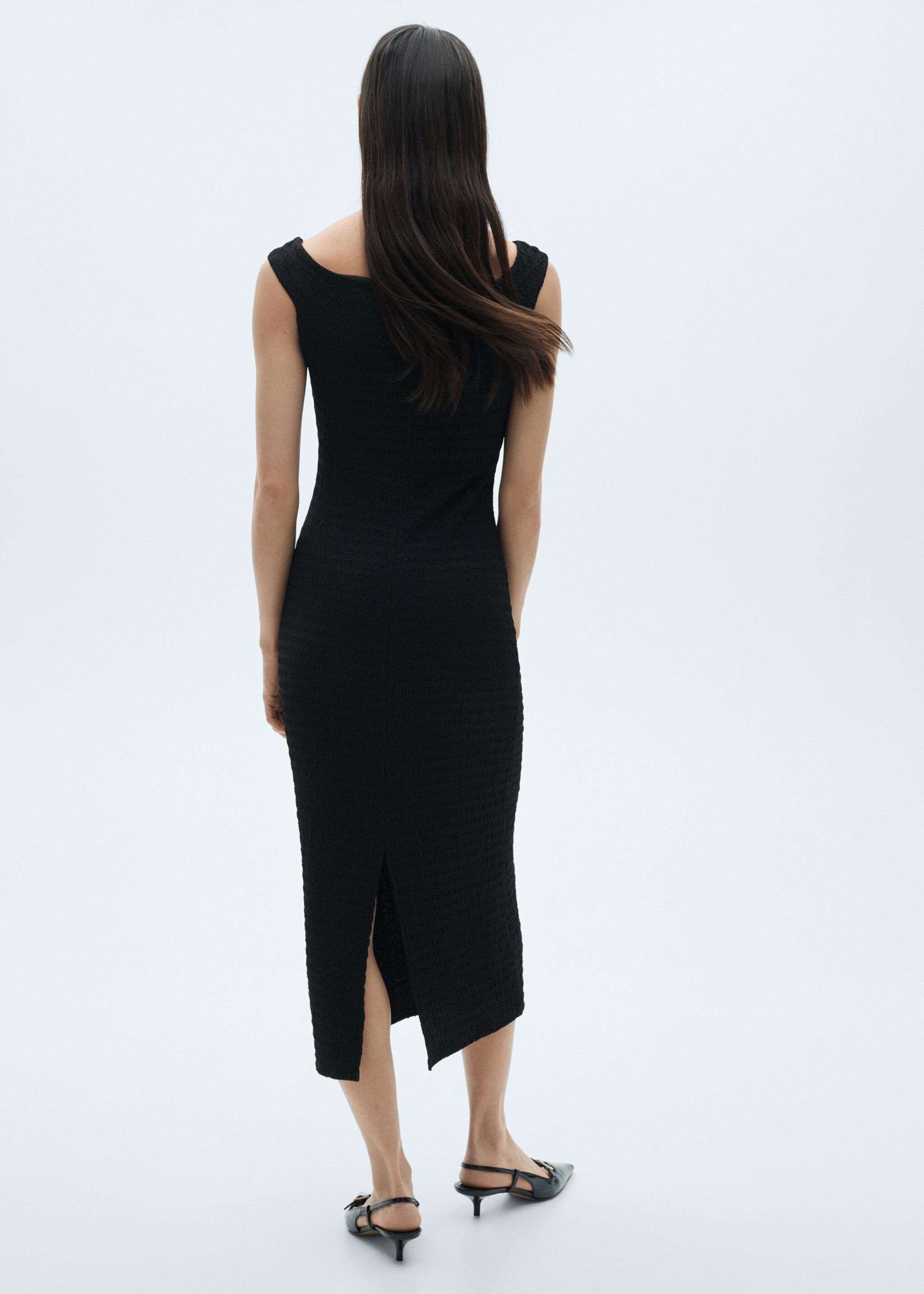 Off-the-shoulder long dress - Reverse of the article