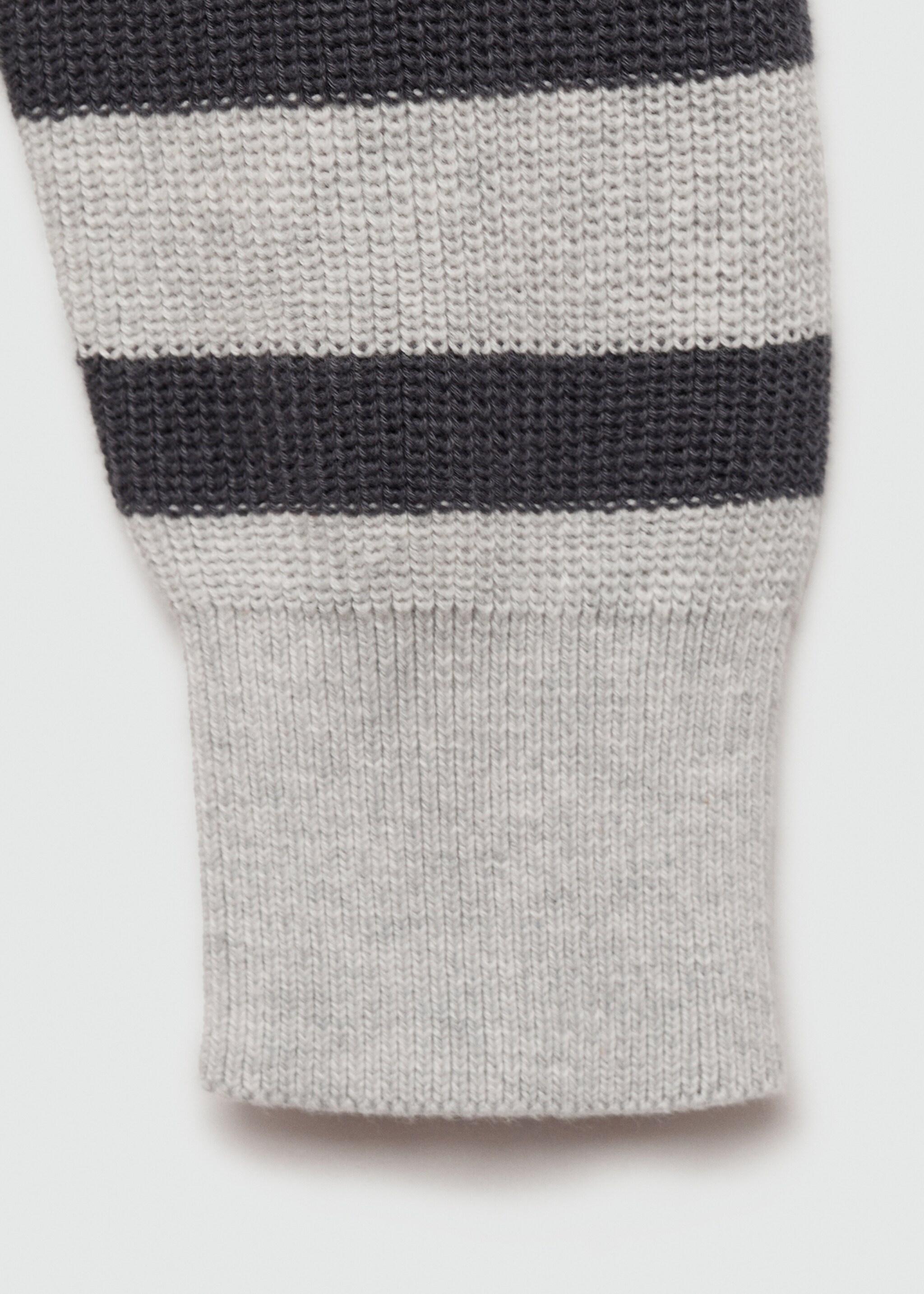 Gestreifter Strickpullover - Detail des Artikels 0, Grau. Ref: 77064039-00.