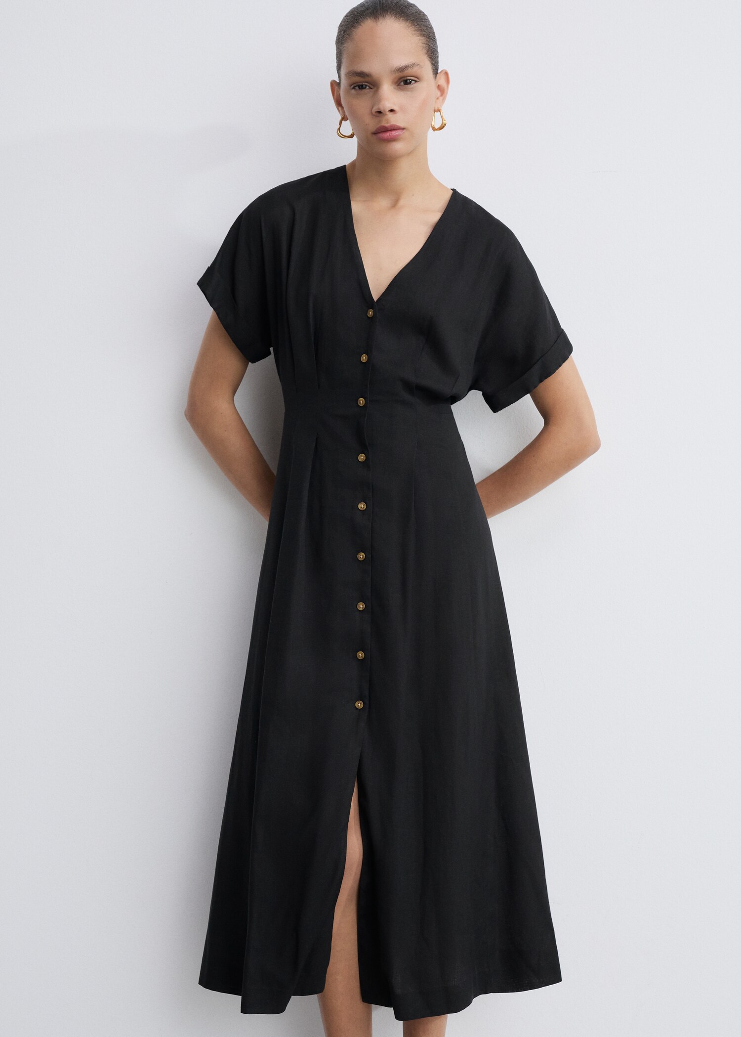 Ausgestelltes Kleid mit Knöpfen - Mittlere Ansicht