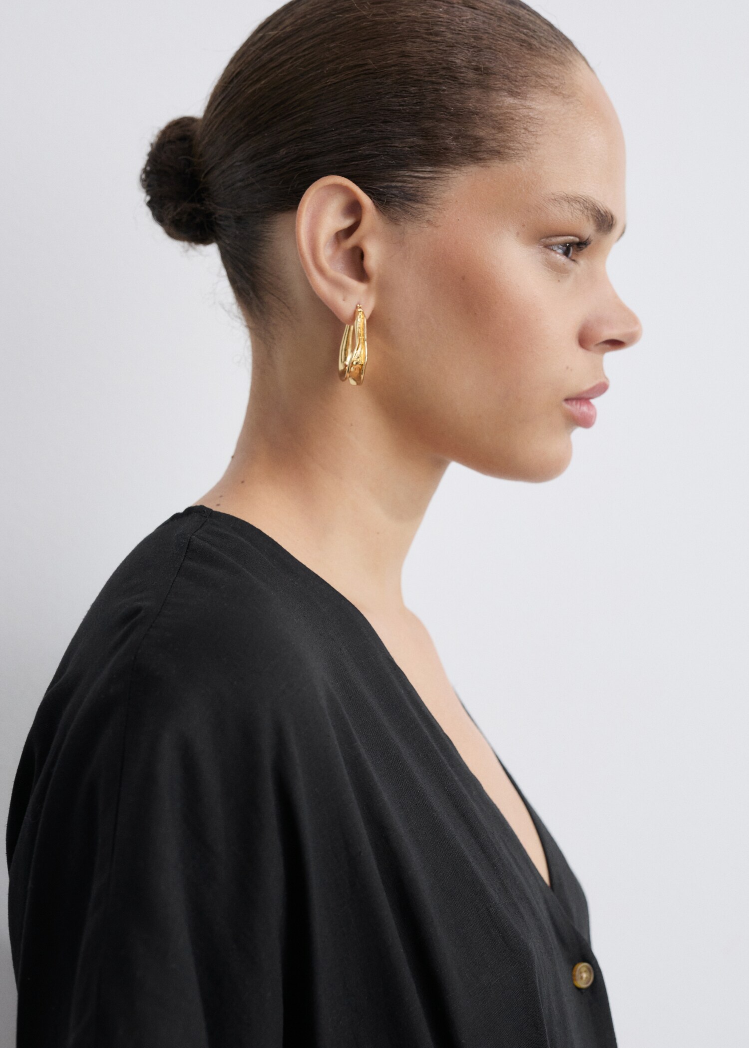 Ausgestelltes Kleid mit Knöpfen - Detail des Artikels 1