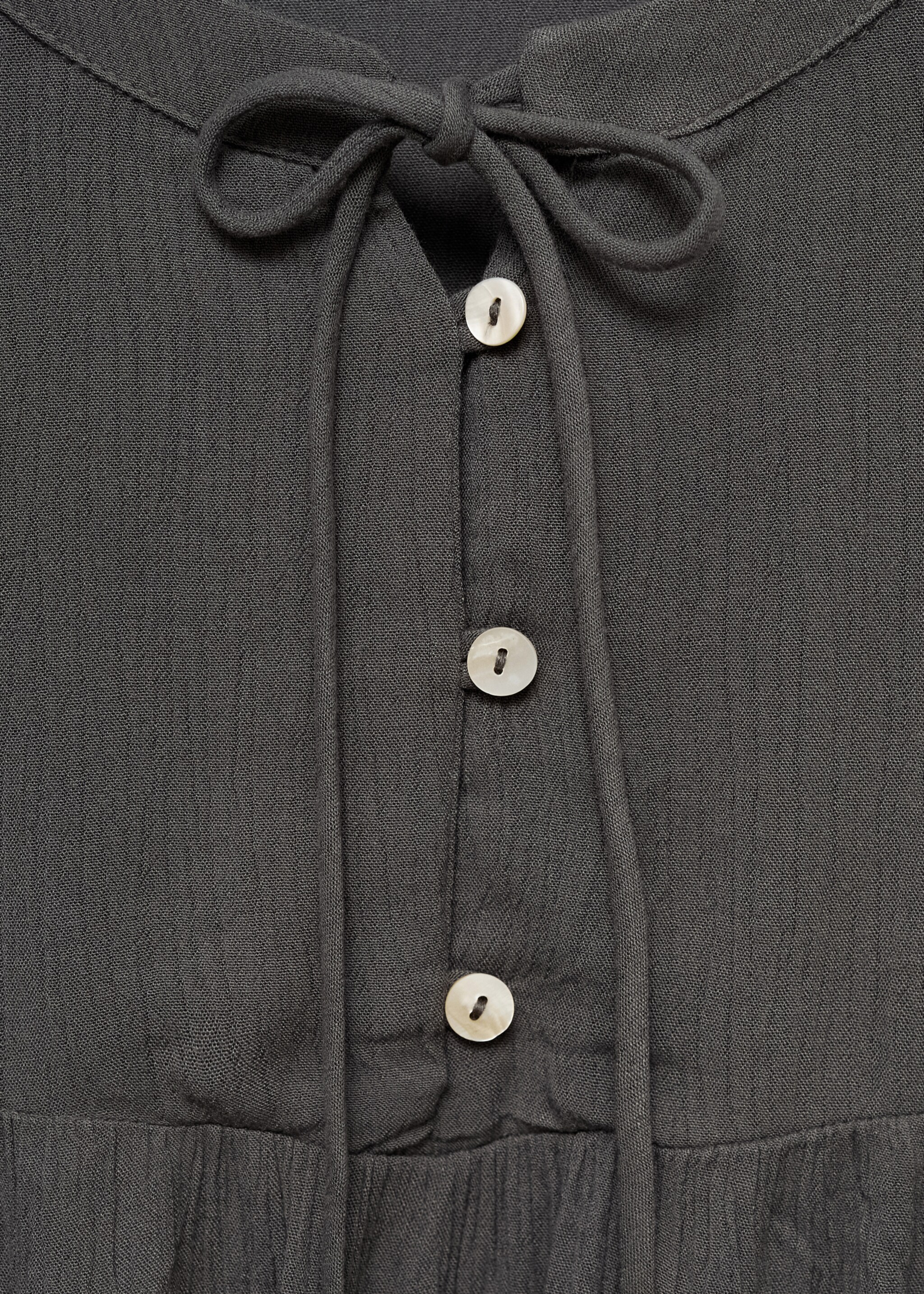 Fließende Bluse mit Schleifenkragen - Detail des Artikels 8, Grün. Ref: 77064050-00.