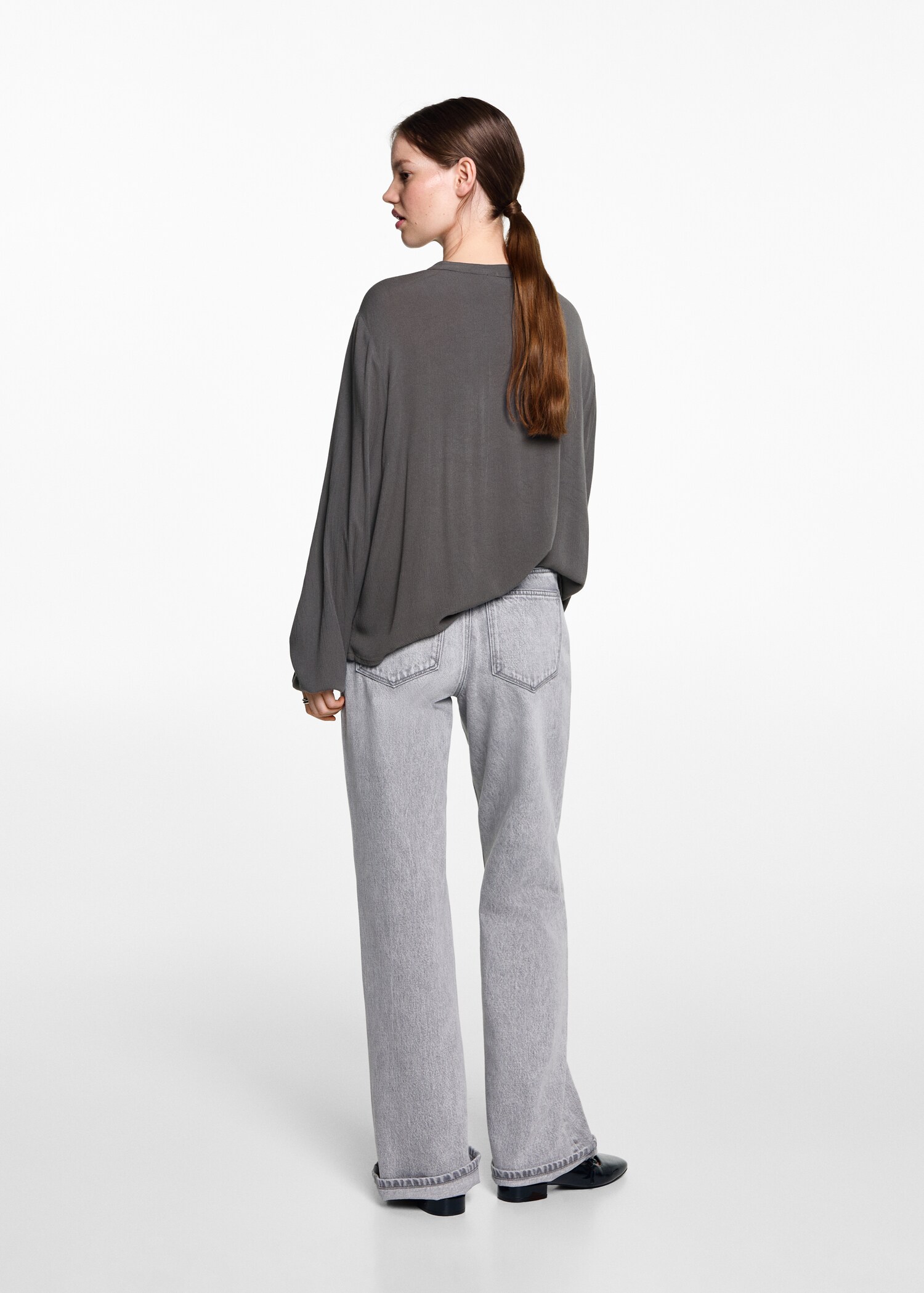Fluid blouse with neck tie - Reverse of the article