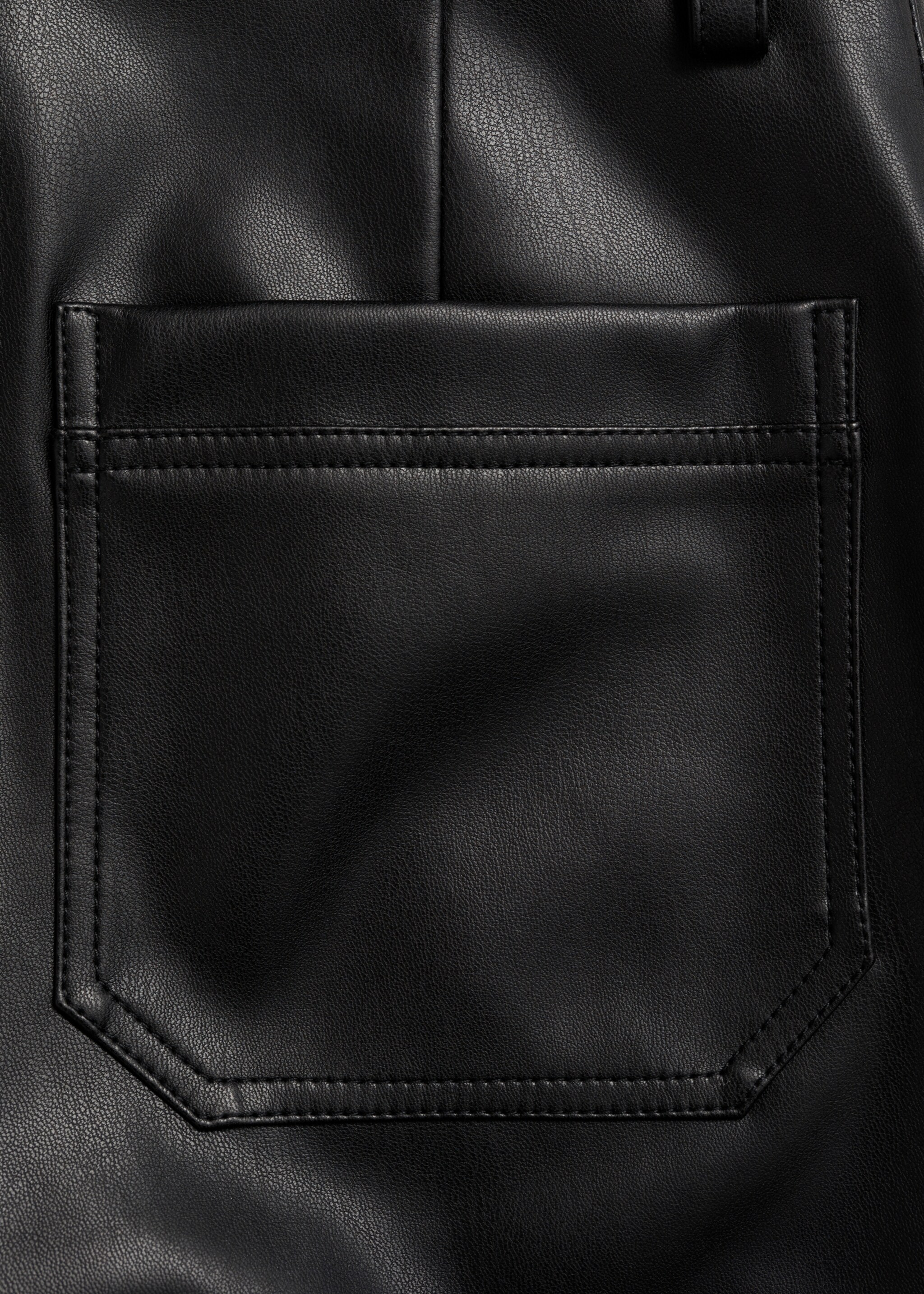 Pantalón efecto piel - Detalle del artículo 0, Negro. Ref: 77064058-00.