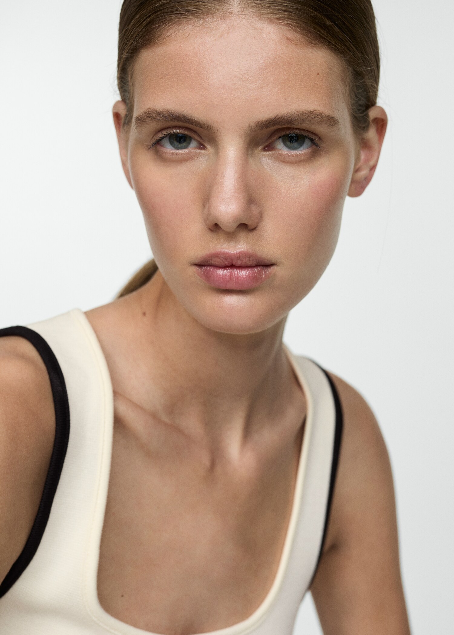 Knitted top with contrast details - Details of the article 1