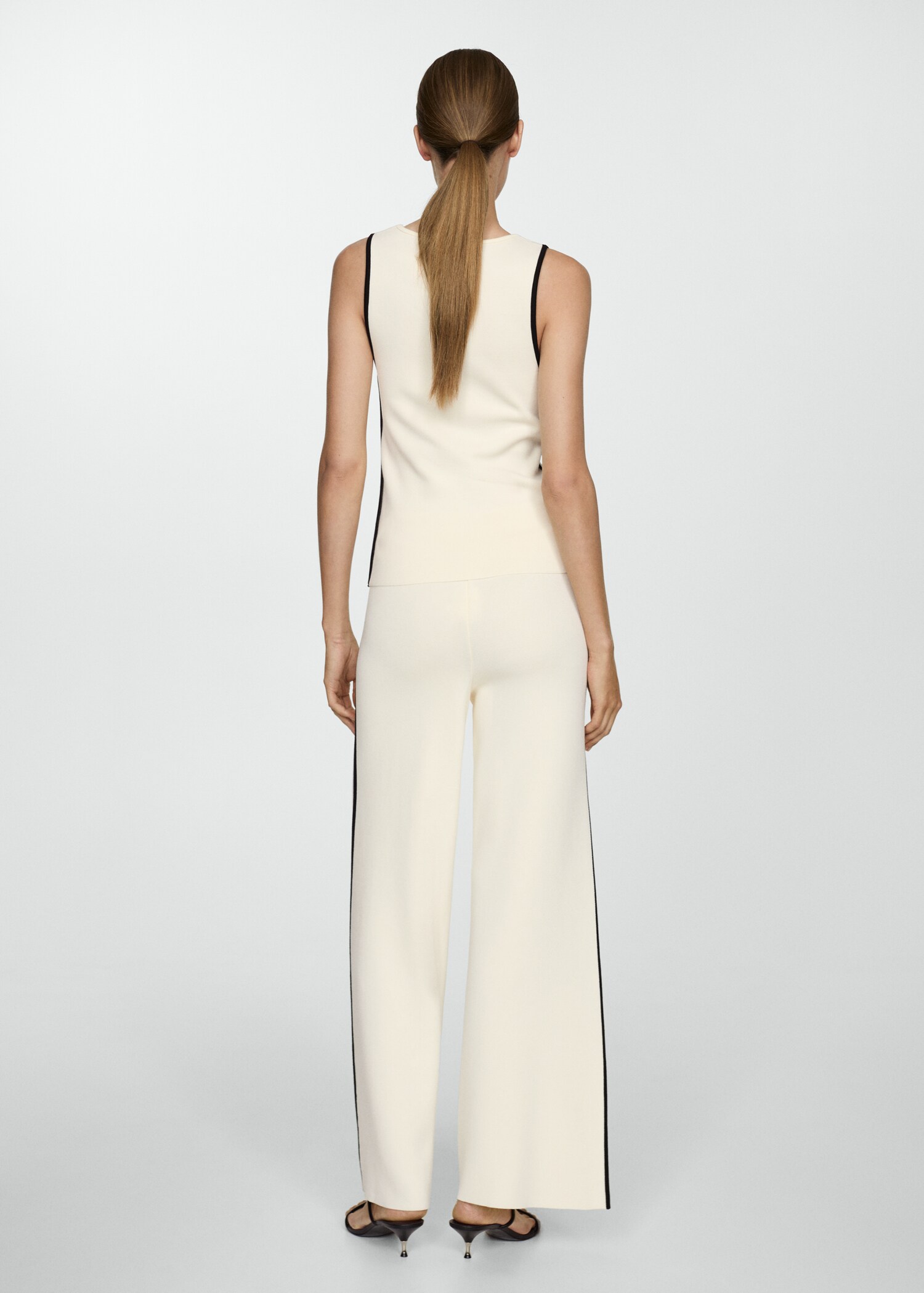 Knitted top with contrast details - Reverse of the article