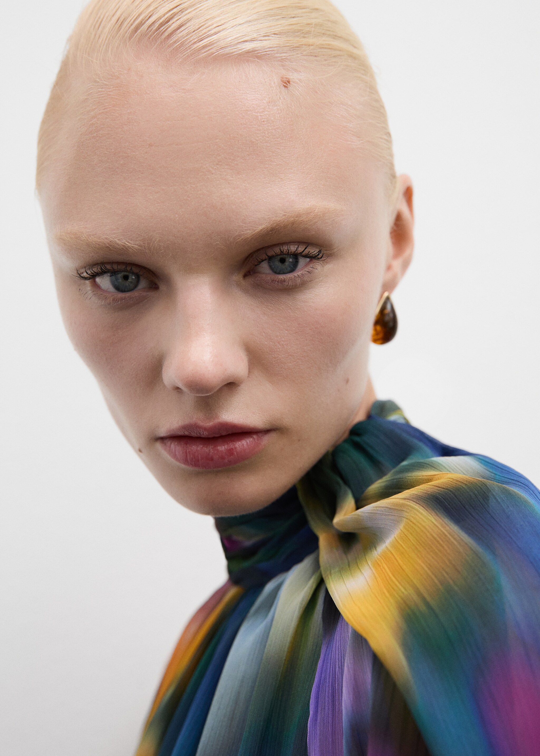 Asymmetrical printed blouse - Details of the article 1