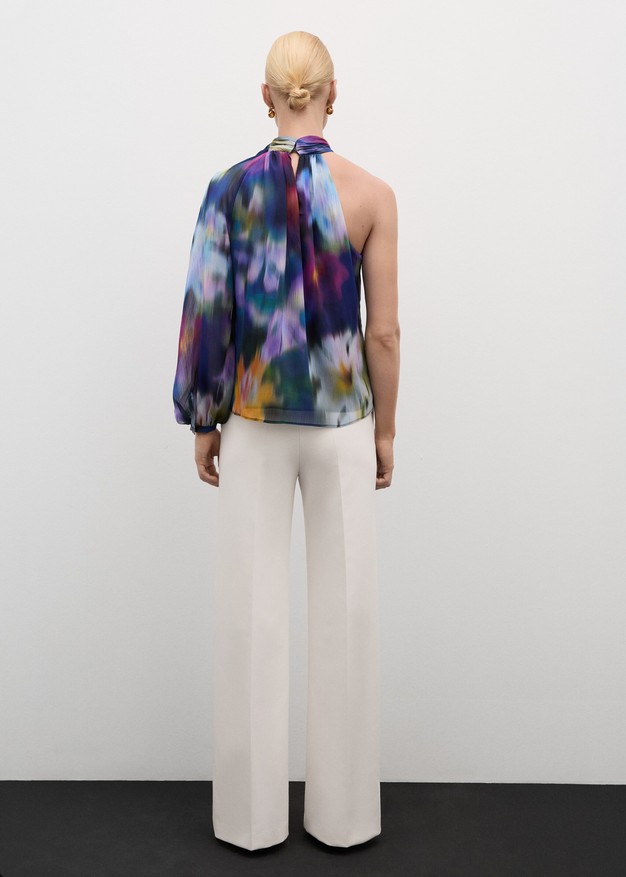 Asymmetrical printed blouse - Reverse of the article
