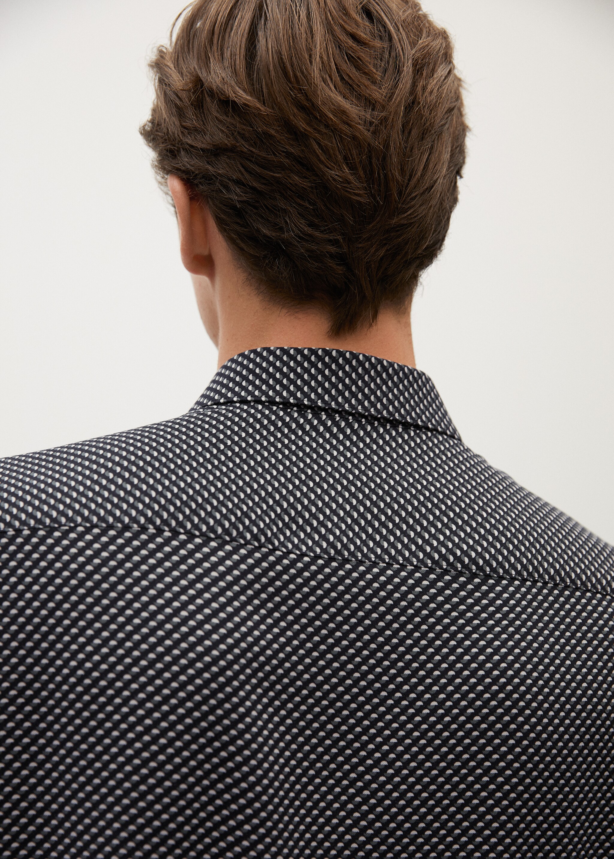 Printed flowy slim-fit shirt - Details of the article 3
