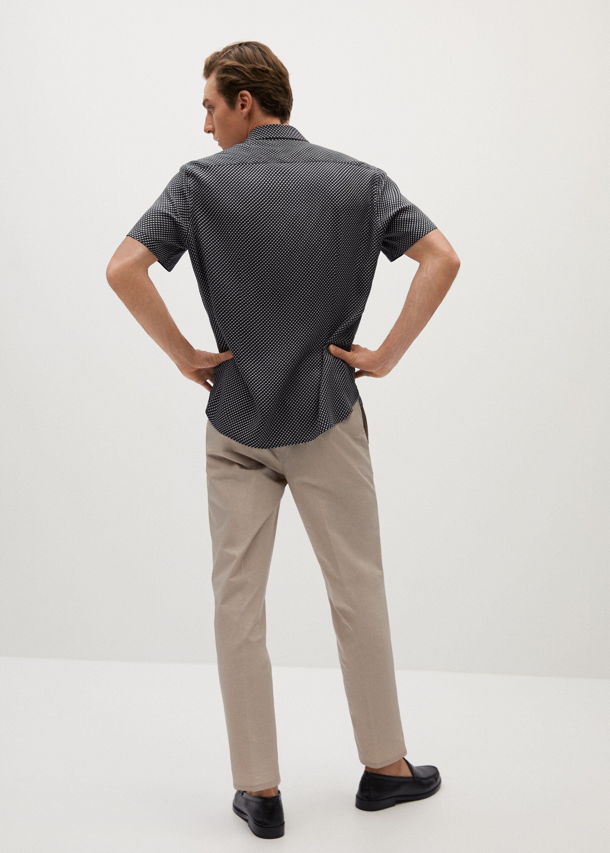 Printed flowy slim-fit shirt - Reverse of the article
