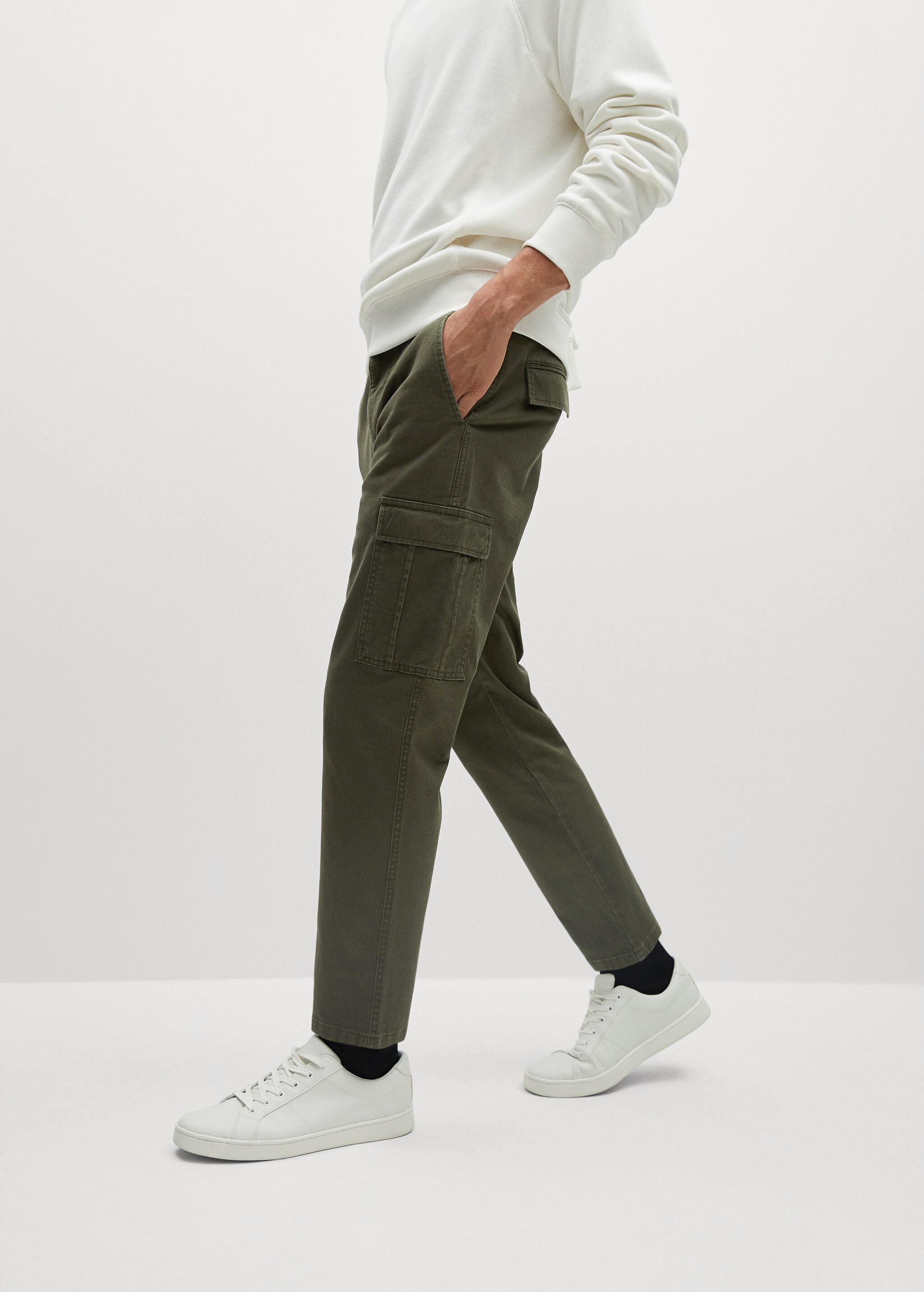 Soft-touch cargo trousers - Medium plane