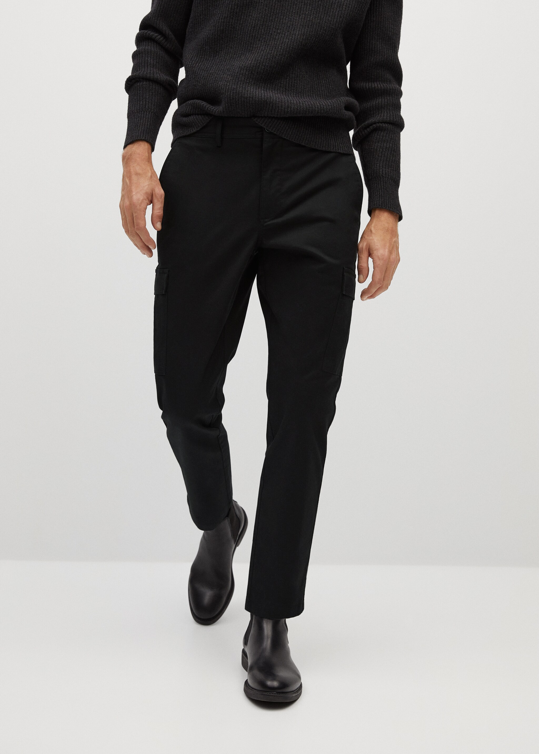 Soft-touch cargo trousers - Medium plane