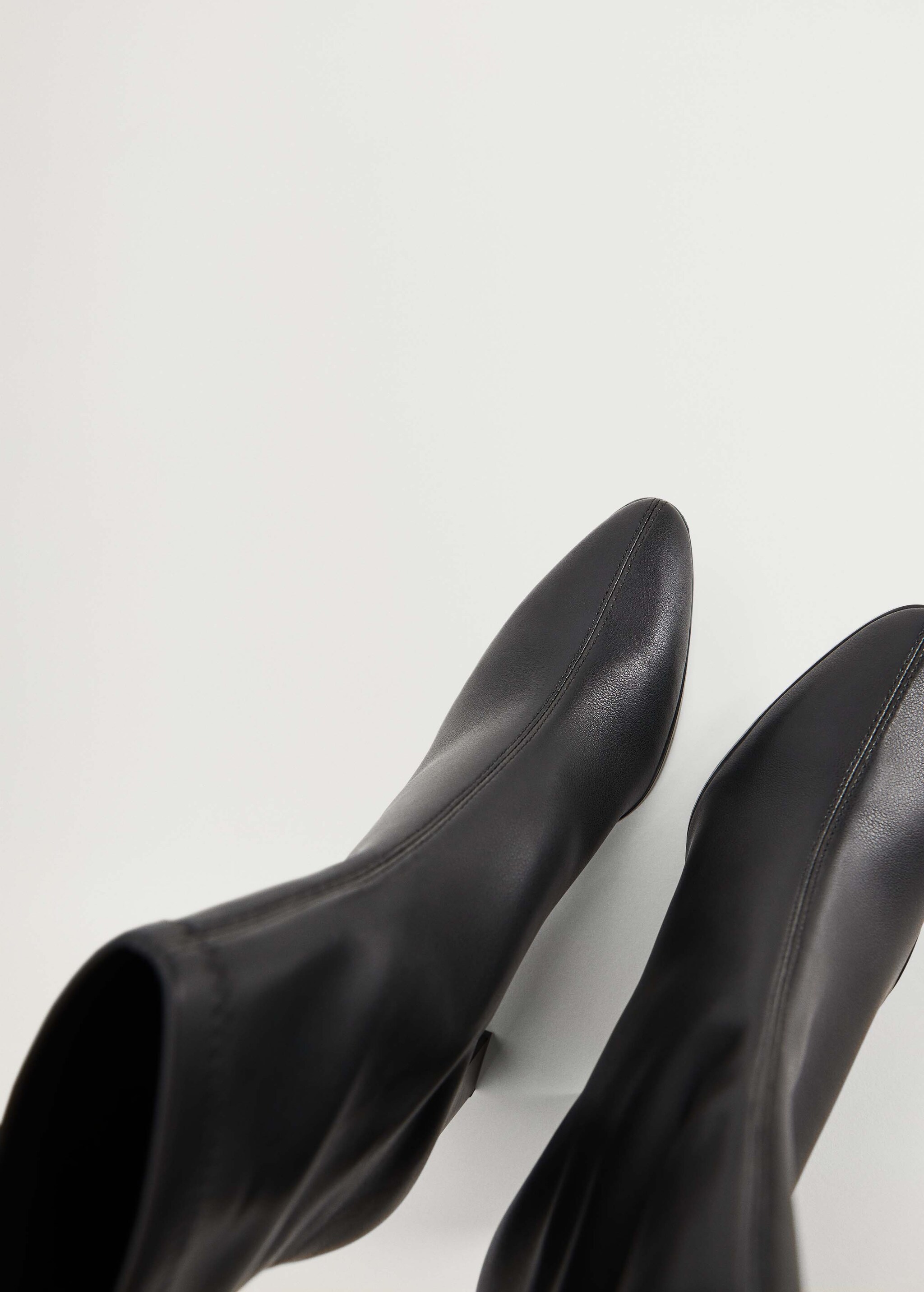 Elastic heeled ankle boot - Details of the article 4