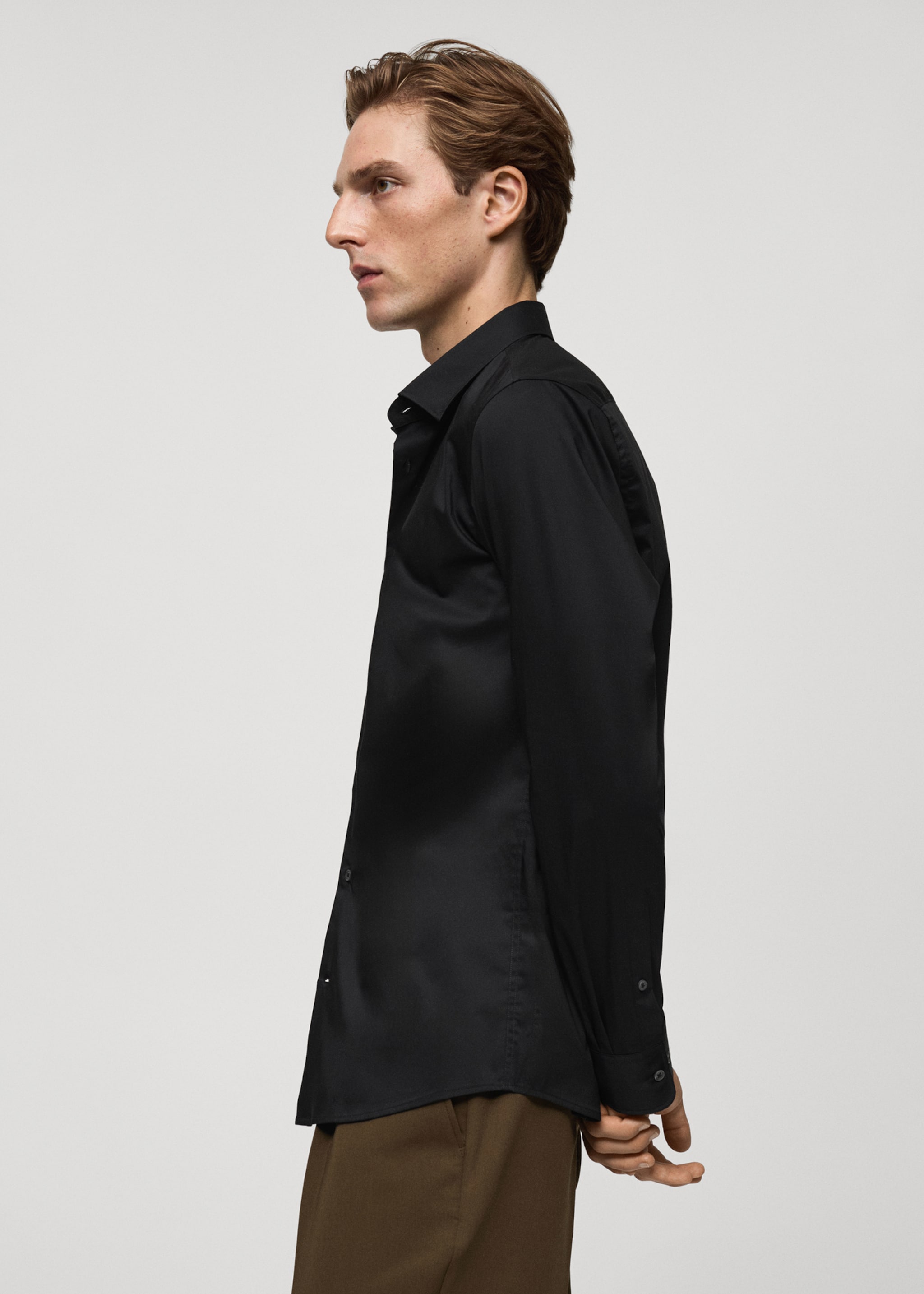 Camisa regular fit cotó stretch - Detall de l'article 6, Negre. Ref: 77064436-00.