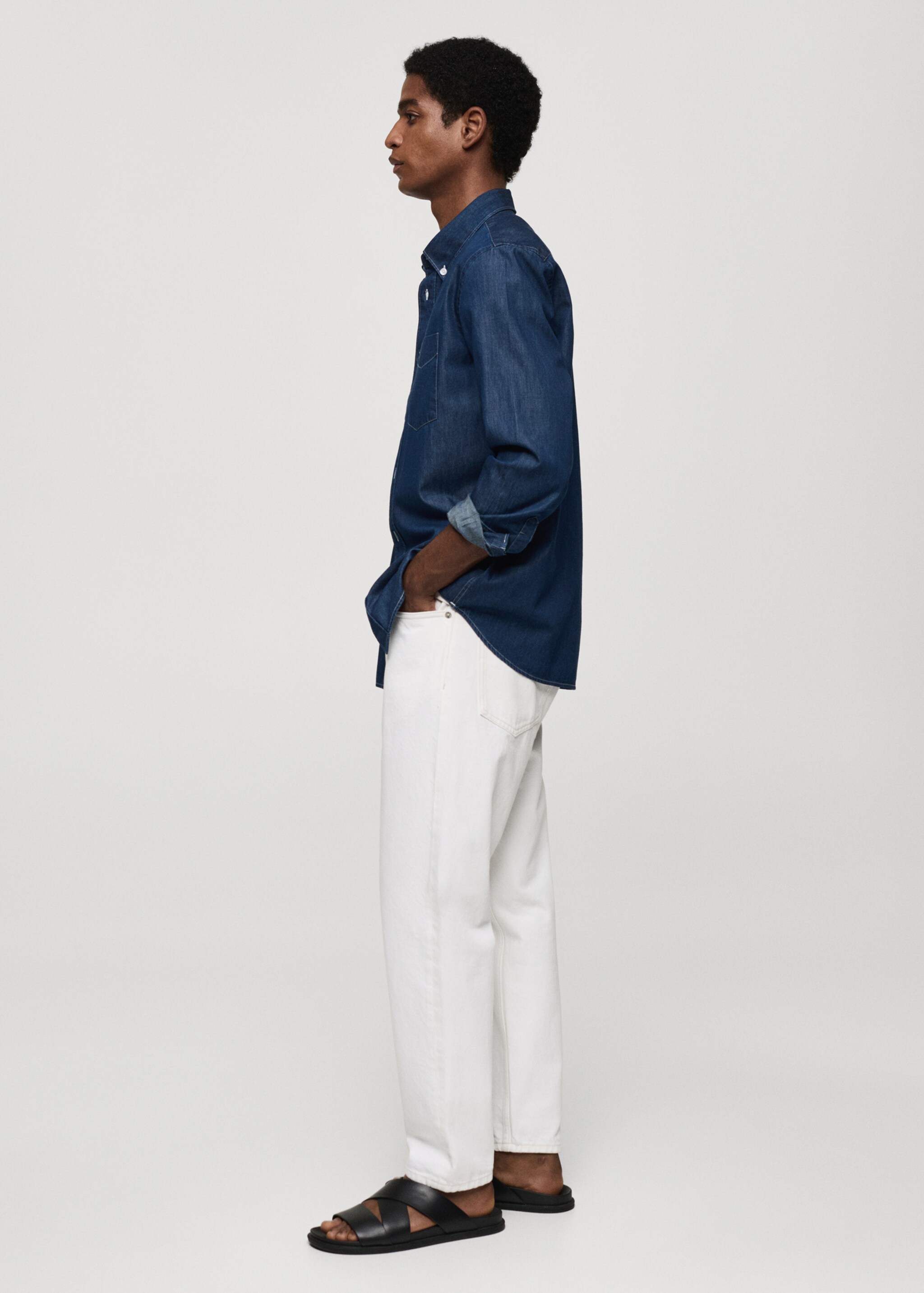 Regular-Fit-Hemd aus Baumwoll-Chambray - Detail des Artikels 2, Dunkelblau. Ref: 77064446-00.