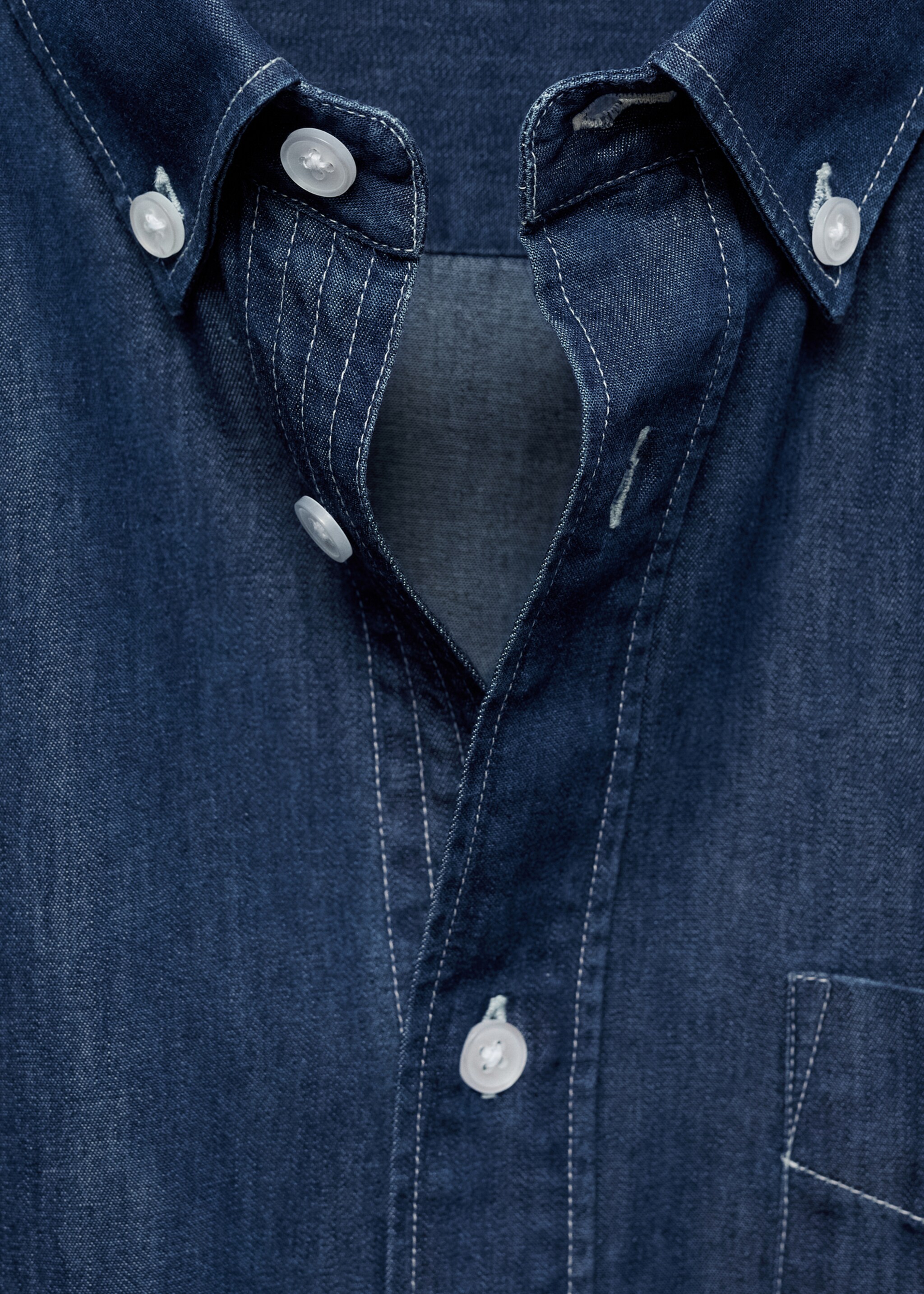 Regular-Fit-Hemd aus Baumwoll-Chambray - Detail des Artikels 8, Dunkelblau. Ref: 77064446-00.