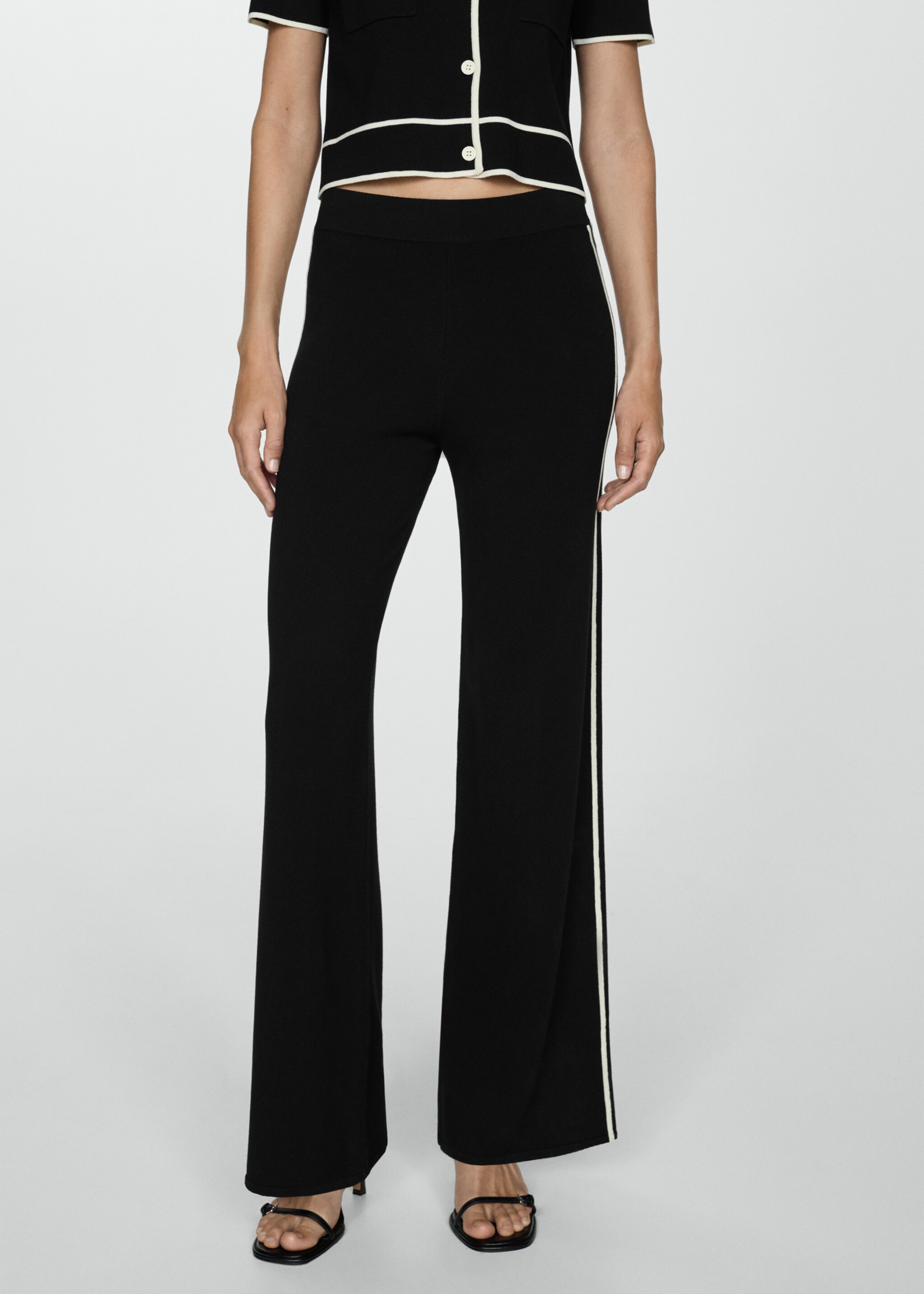 Knitted trousers with contrasting stripes - Medium plane, Black. Ref: 77064761-00.