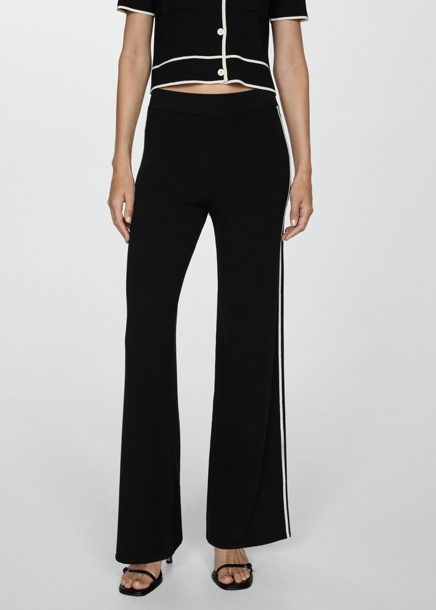 Knitted trousers with contrasting stripes - Medium plane