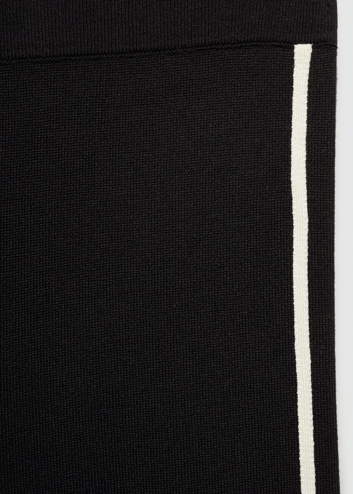 Knitted trousers with contrasting stripes - Details of the article 8