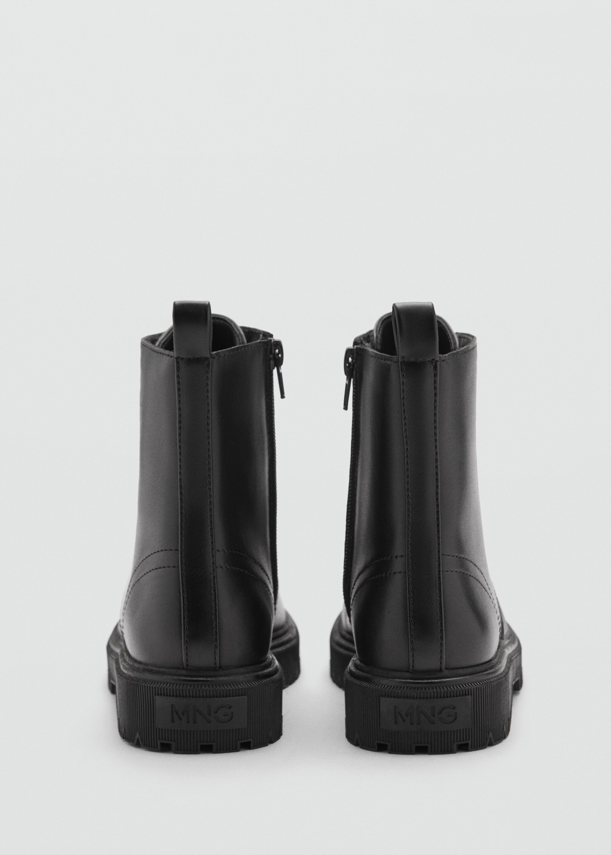 Lederstiefelette mit Schnürsenkeln - Detail des Artikels 1, Schwarz. Ref: 77064763-00.