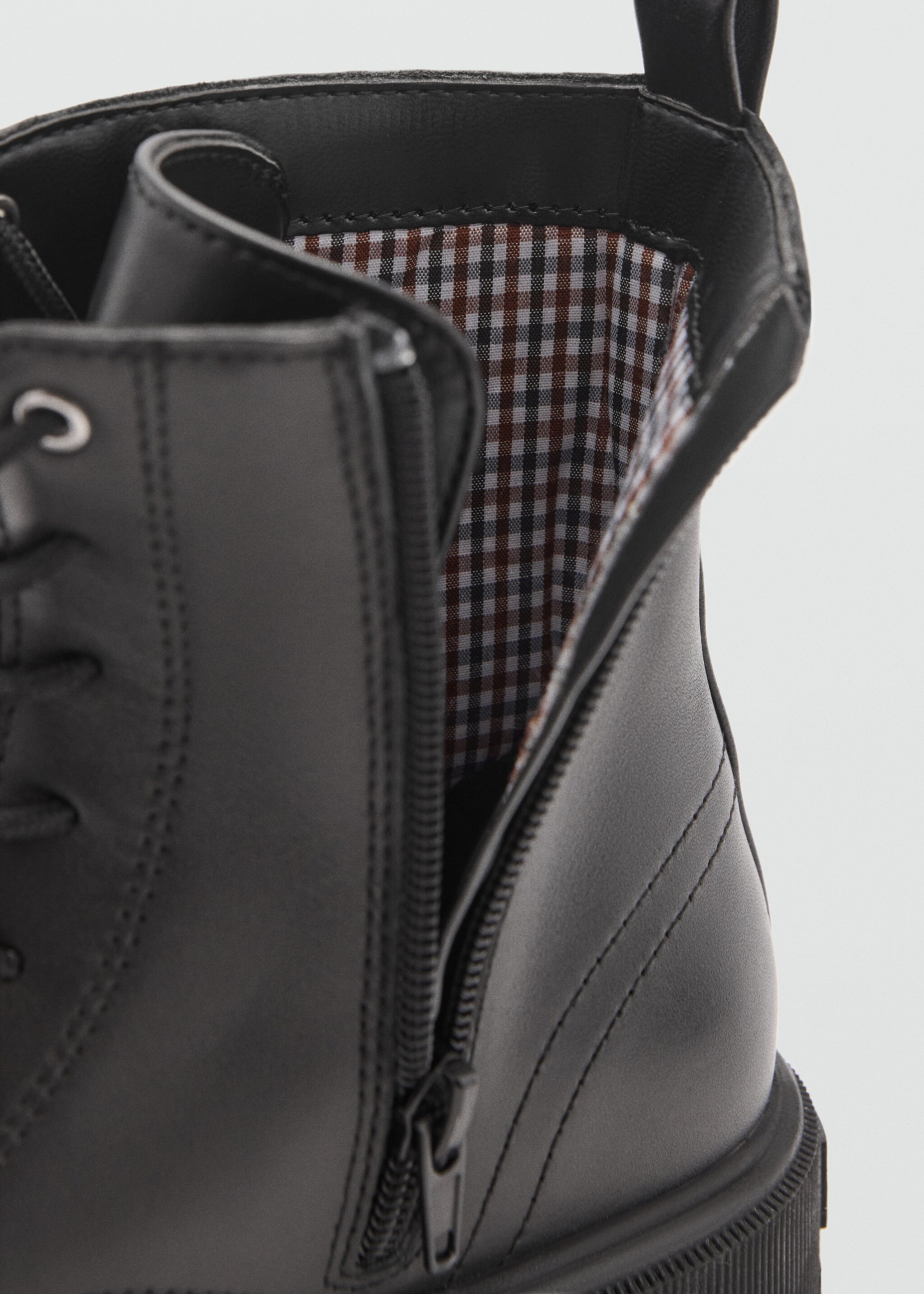 Lederstiefelette mit Schnürsenkeln - Detail des Artikels 2, Schwarz. Ref: 77064763-00.