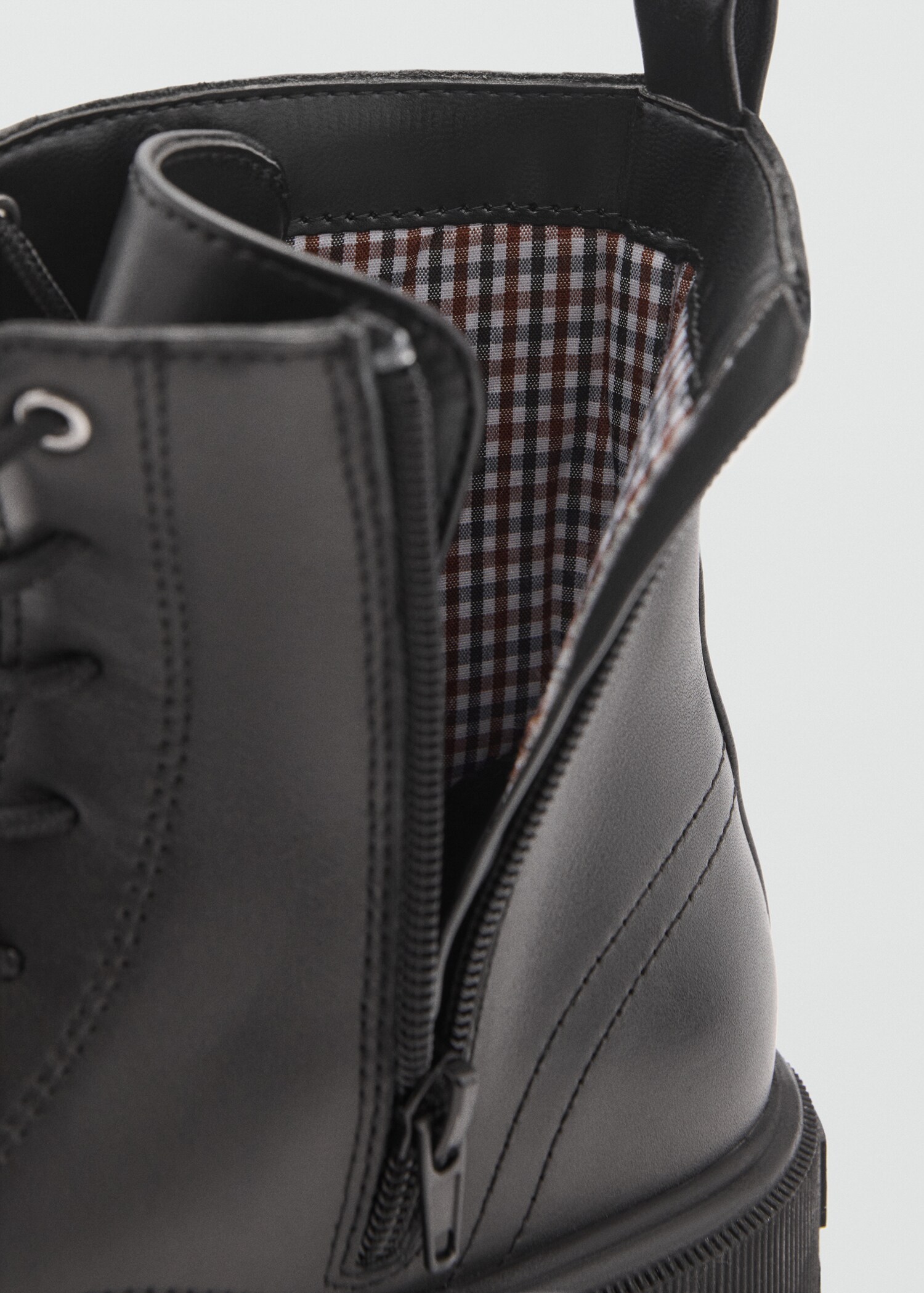 Lace-up leather ankle boots - Details of the article 2