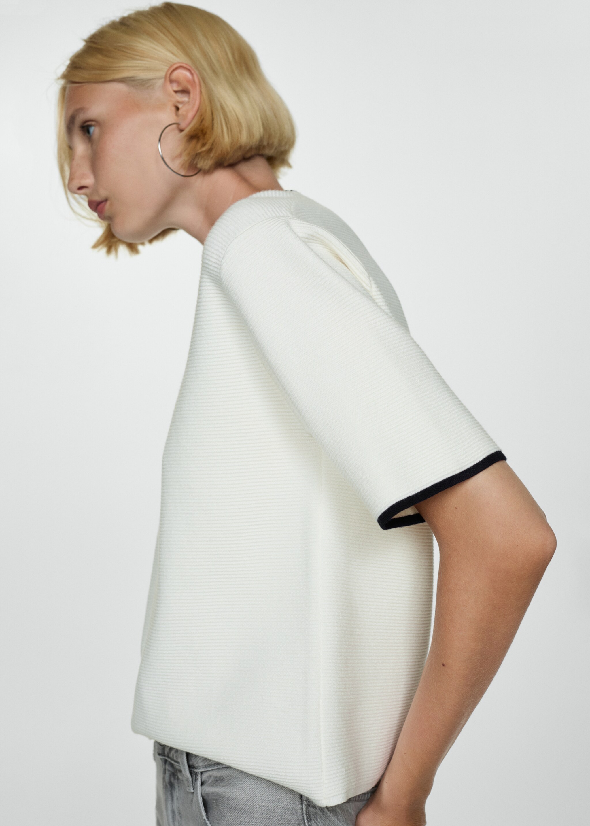 Short-sleeved sweater with contrasting trims - Details of the article 2