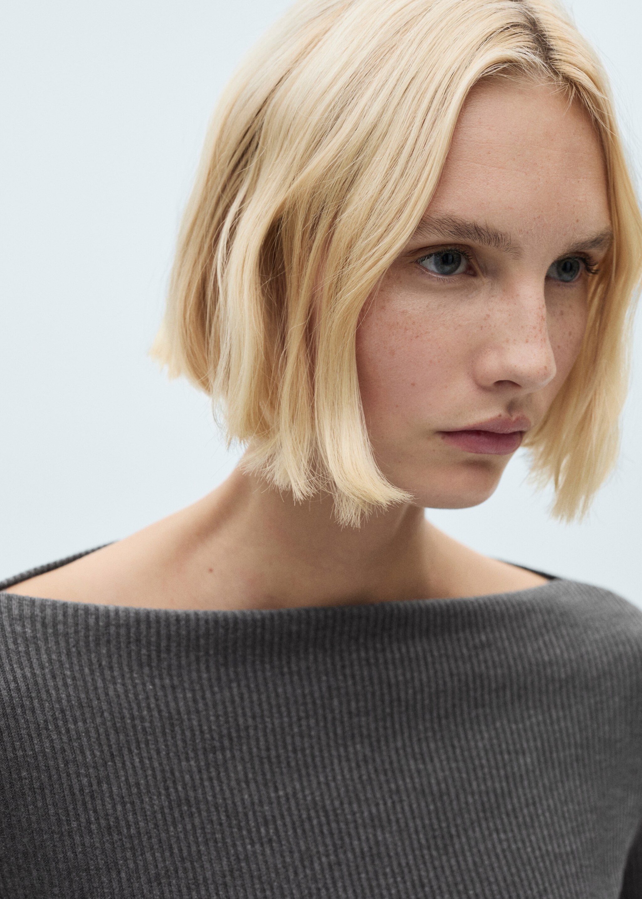 Long-sleeved knitted t-shirt - Details of the article 1, Dark Heather Grey. Ref: 77064769-00.