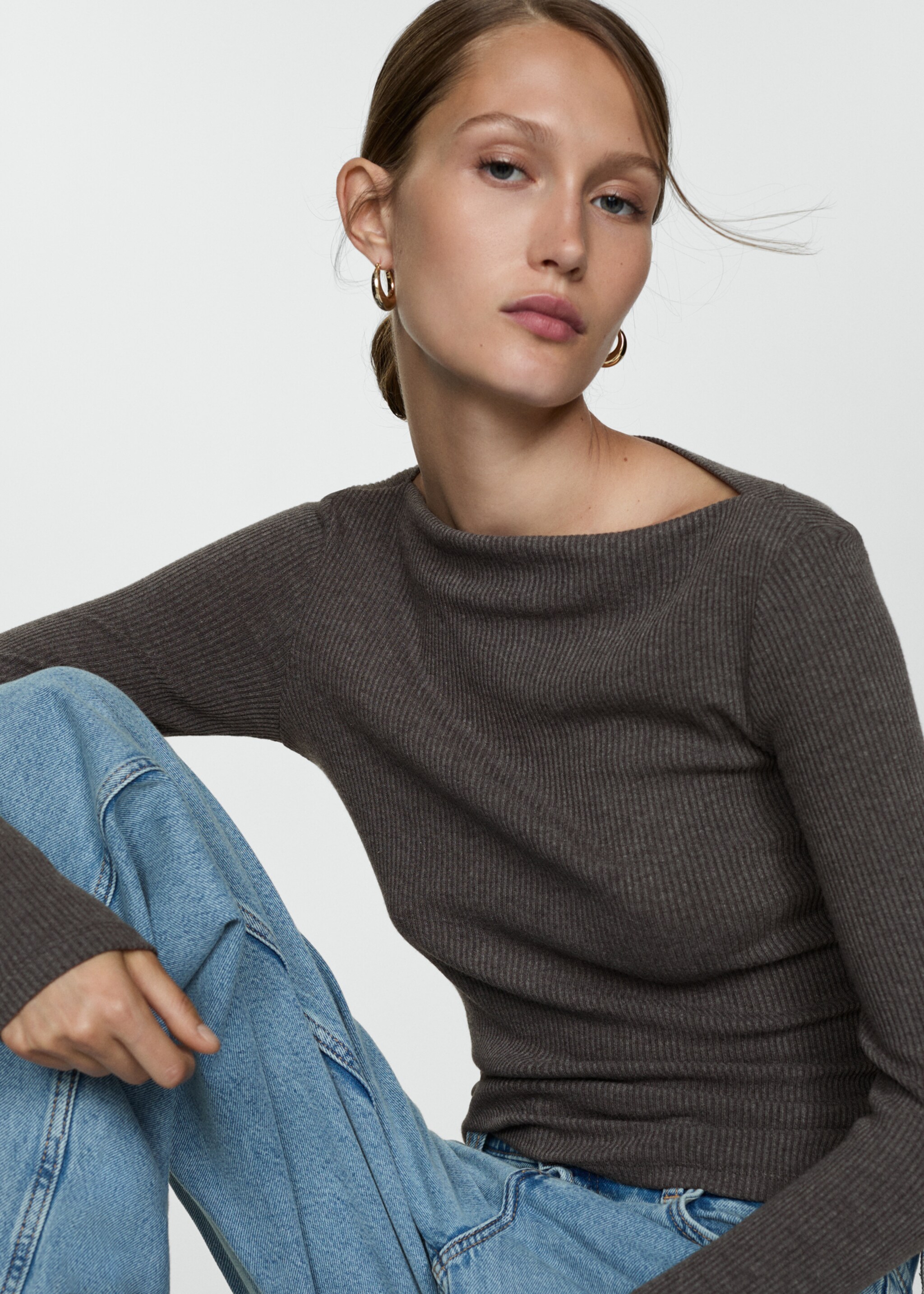 Long-sleeved knitted t-shirt - Details of the article 2, Dark Heather Grey. Ref: 77064769-00.
