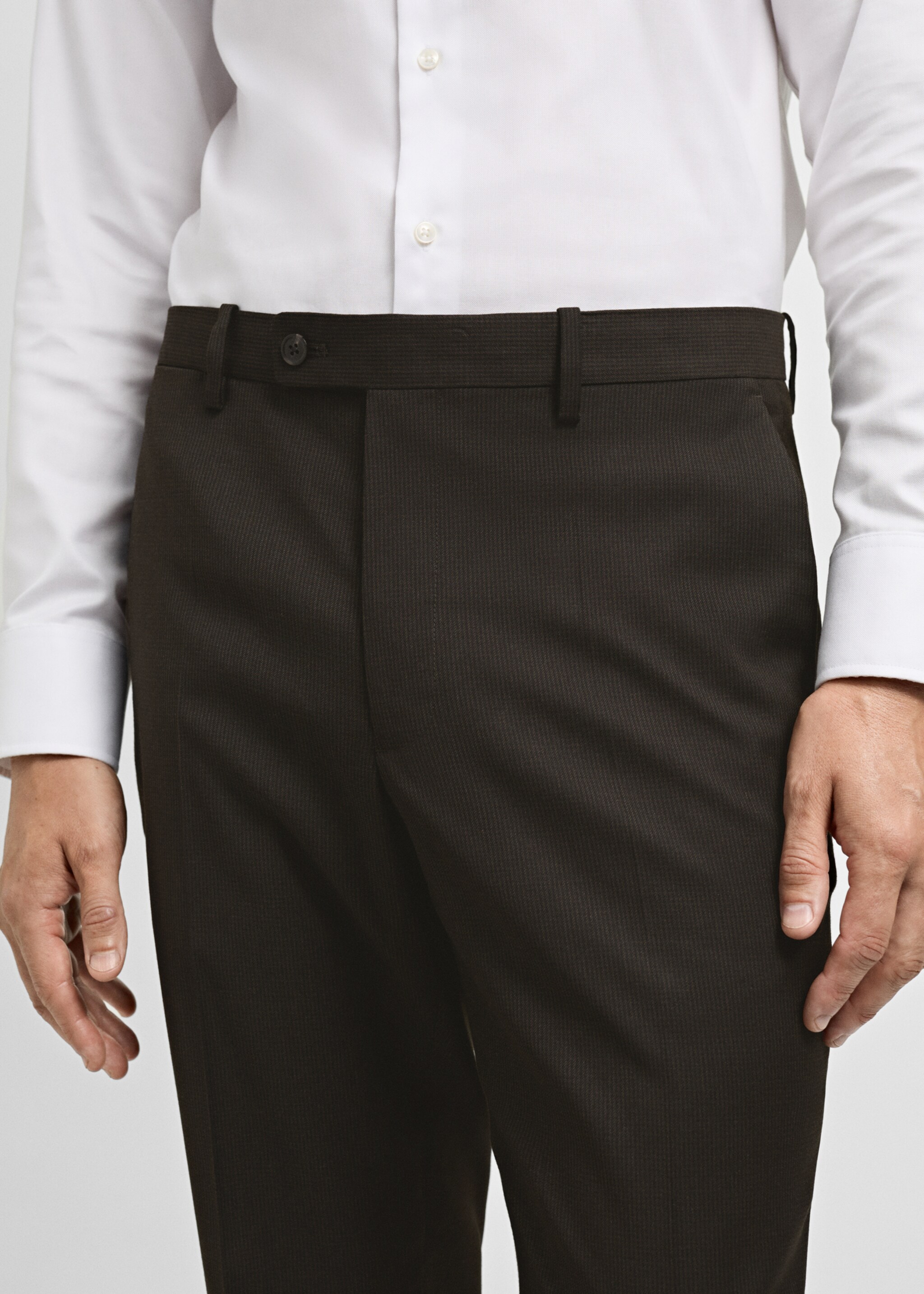 Kostymbyxa slim fit comfort stretch-material - Detaljer om artikeln 1, Brun. Ref: 77065147-00.