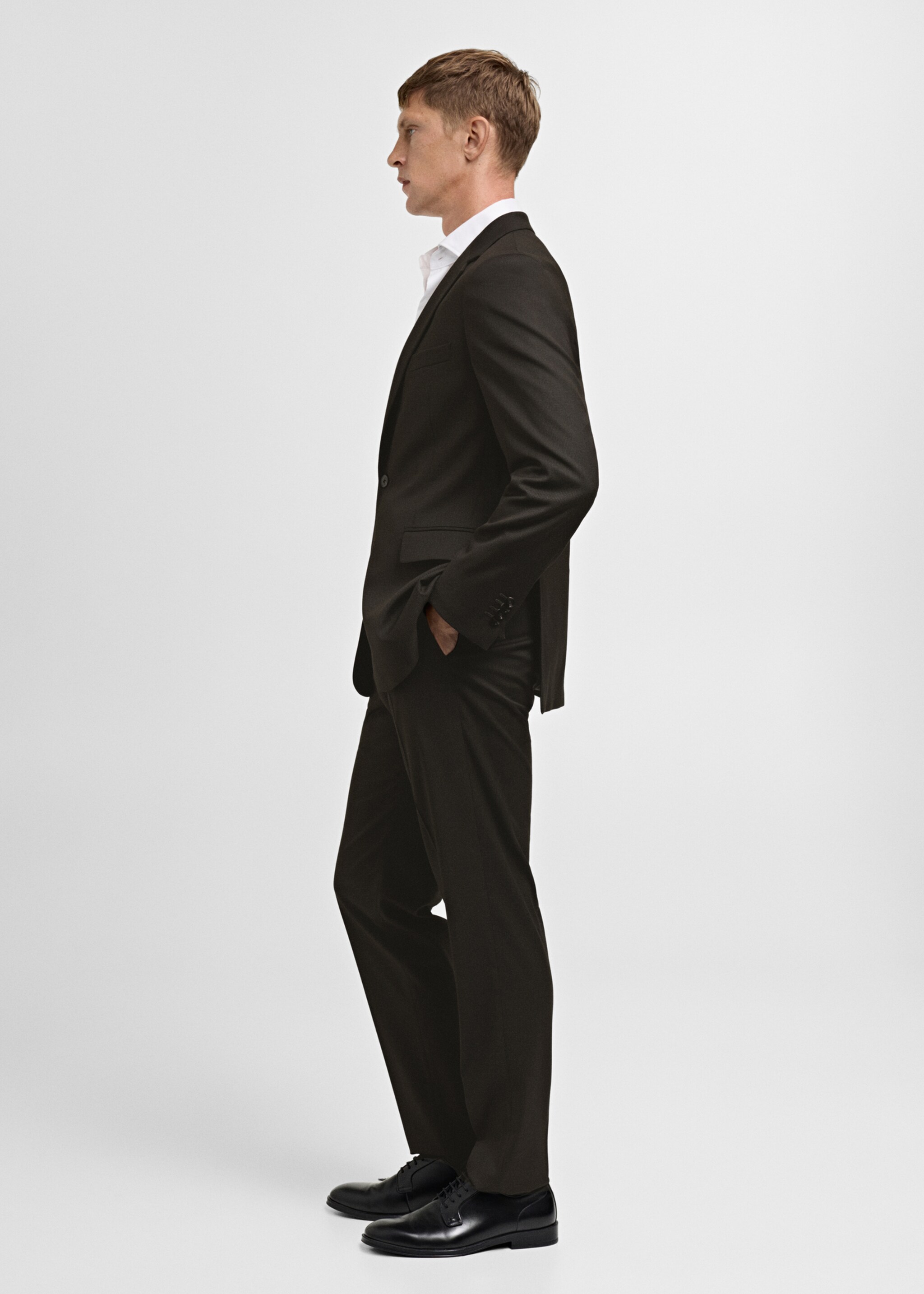 Kostymbyxa slim fit comfort stretch-material - Detaljer om artikeln 2, Brun. Ref: 77065147-00.