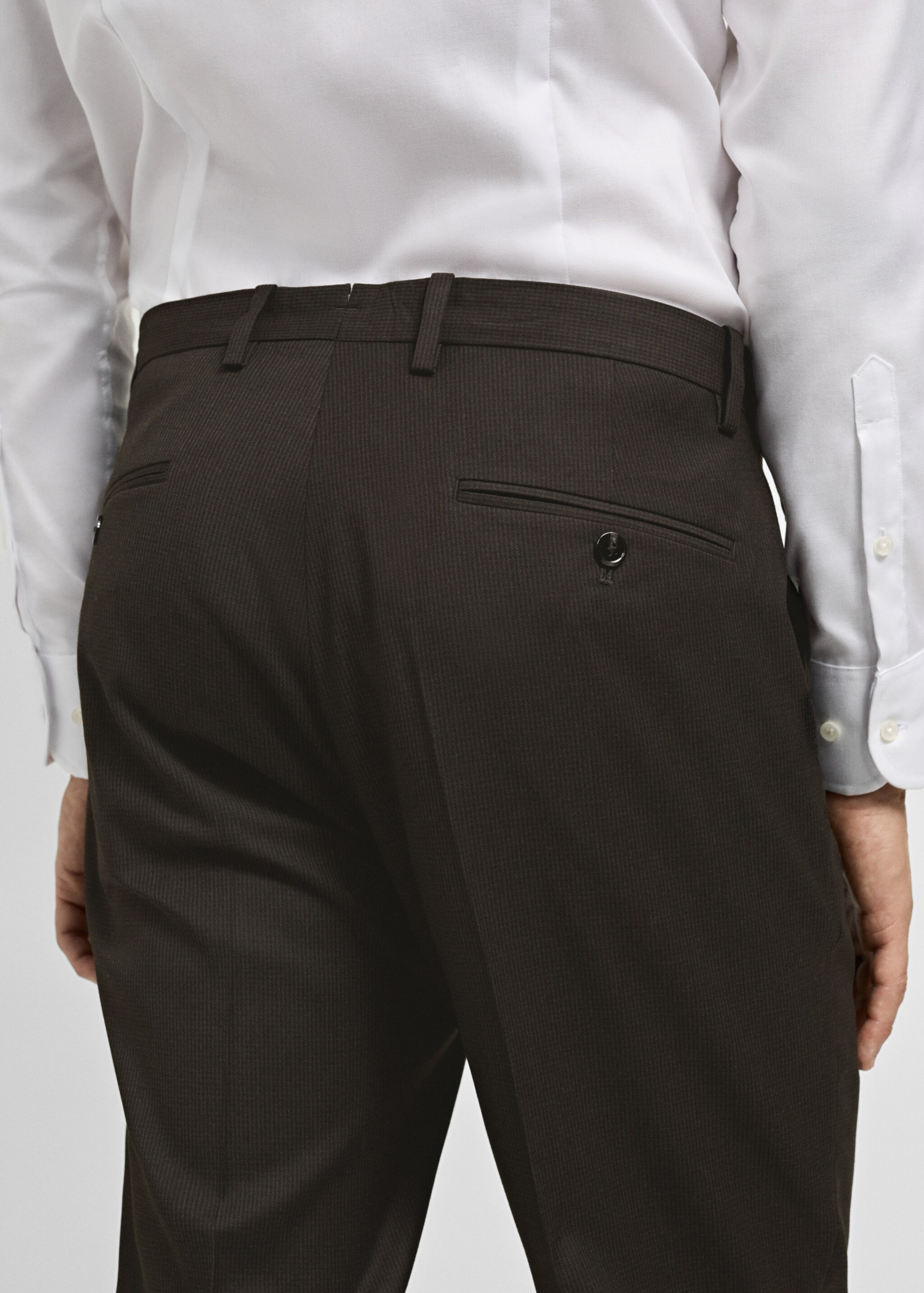 Kostymbyxa slim fit comfort stretch-material - Detaljer om artikeln 6, Brun. Ref: 77065147-00.