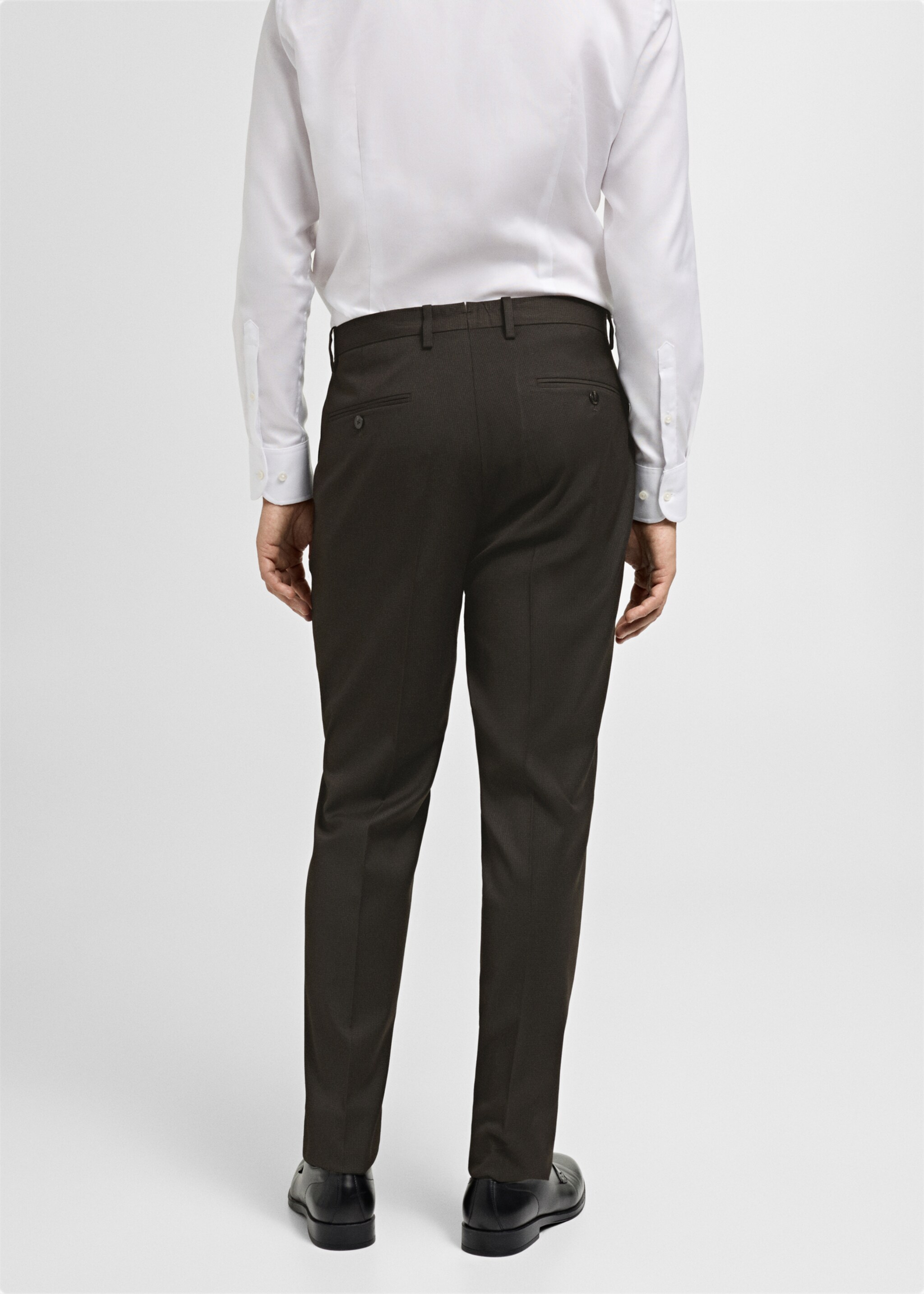 Kostymbyxa slim fit comfort stretch-material - Artikelns baksida, Brun. Ref: 77065147-00.