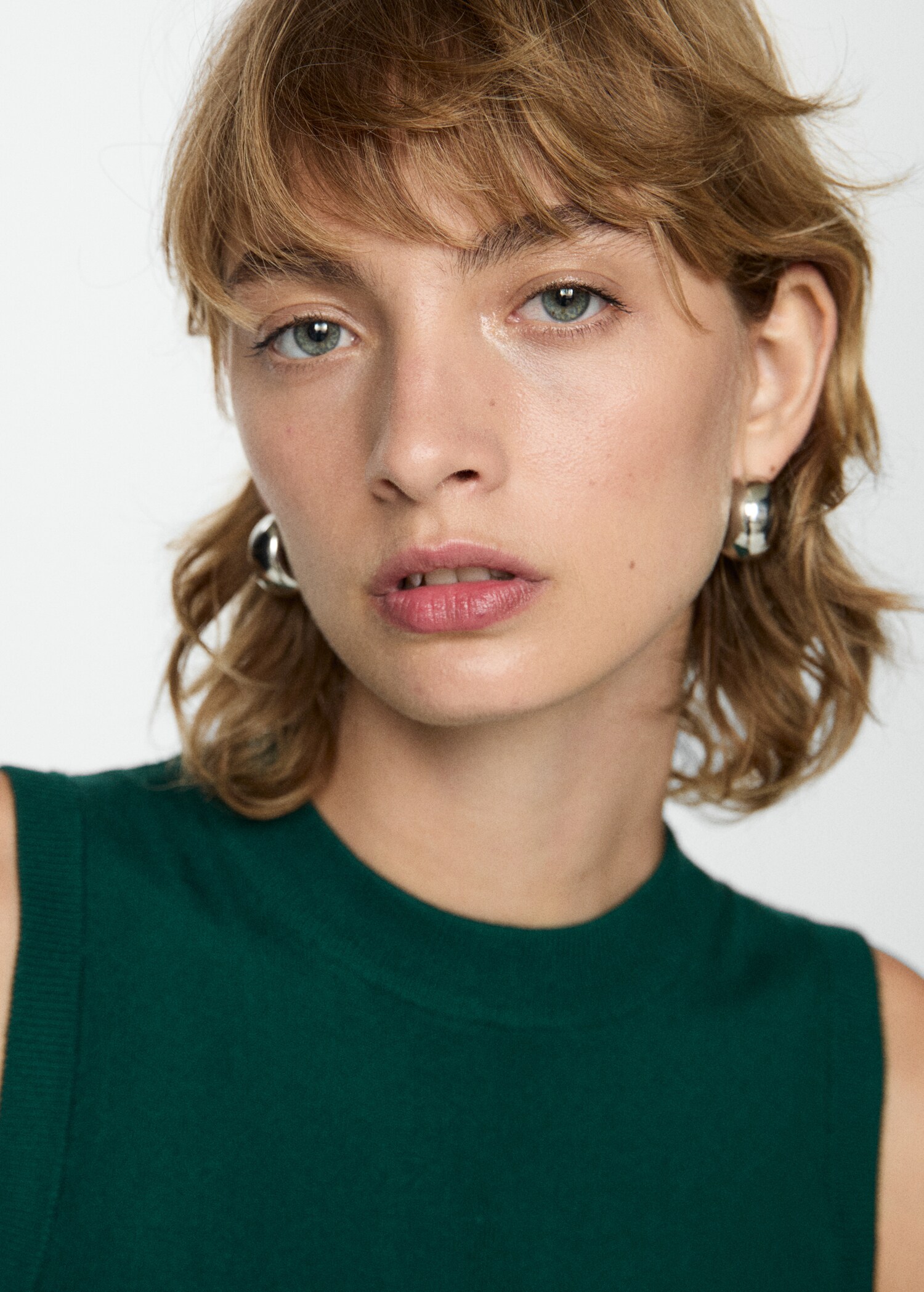 Knitted top with wide straps - Details of the article 1