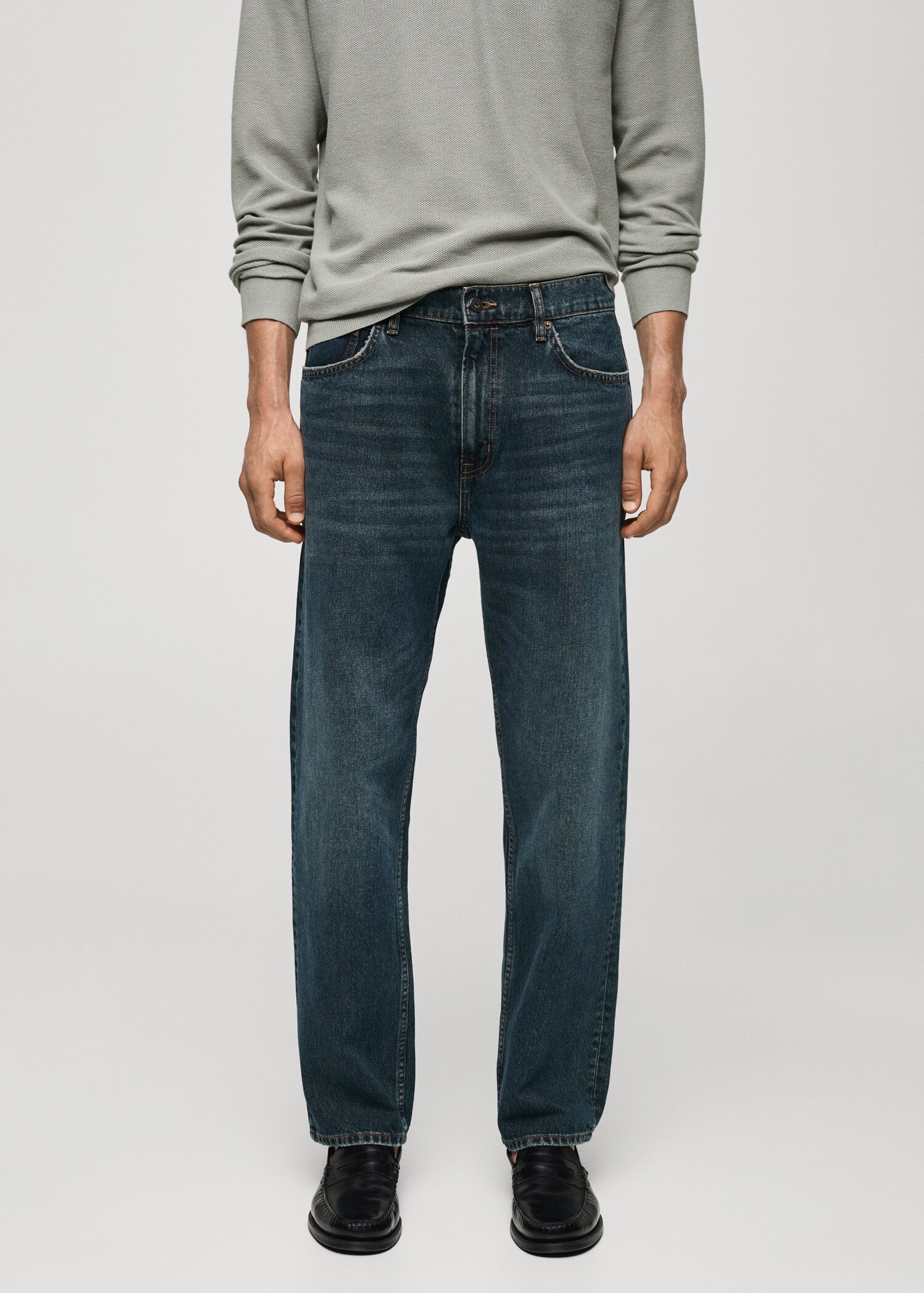 Jeans straight fit lavado oscuro desgastado - Plano medio