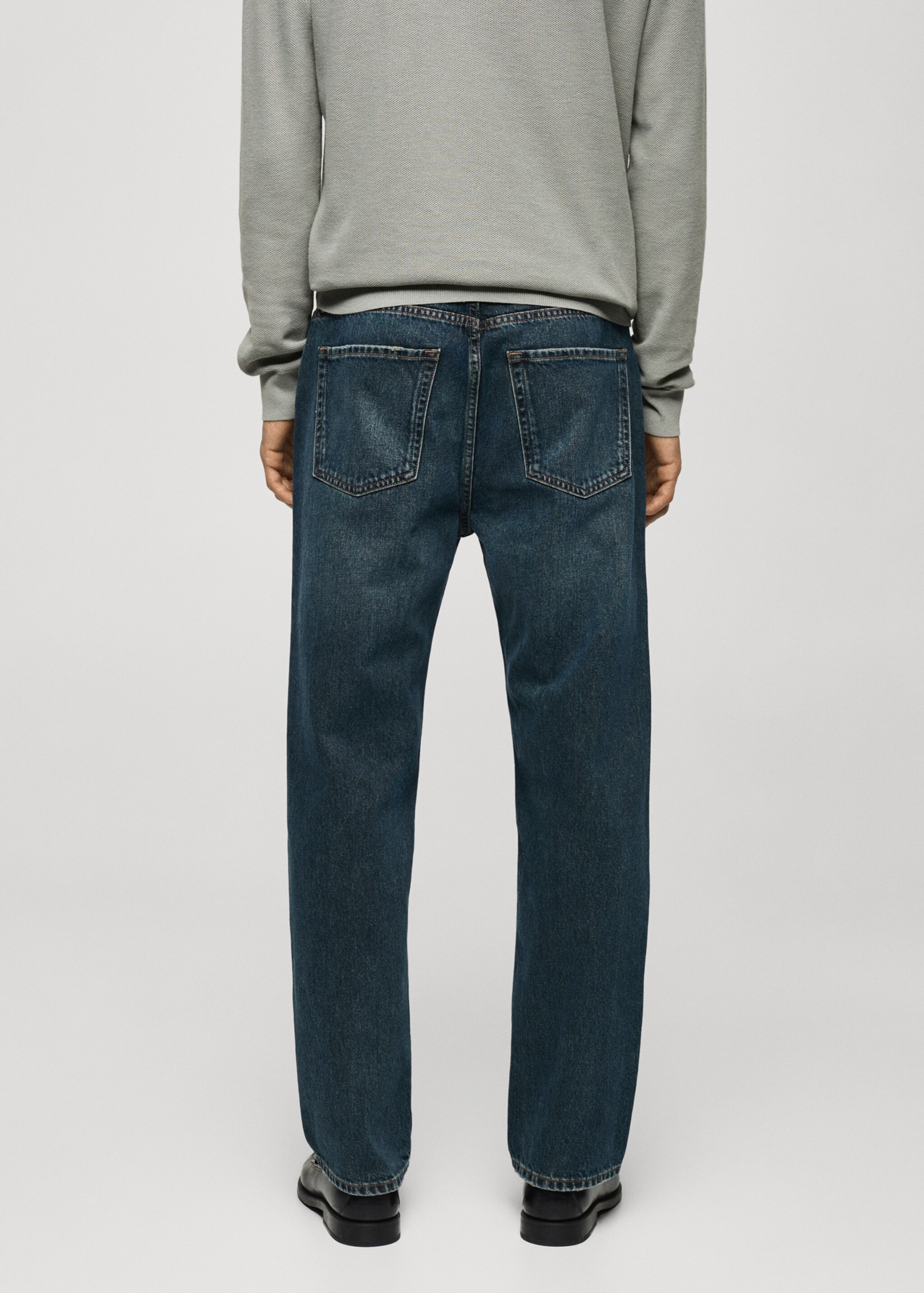 Jeans straight fit lavado oscuro desgastado - Reverso del artículo
