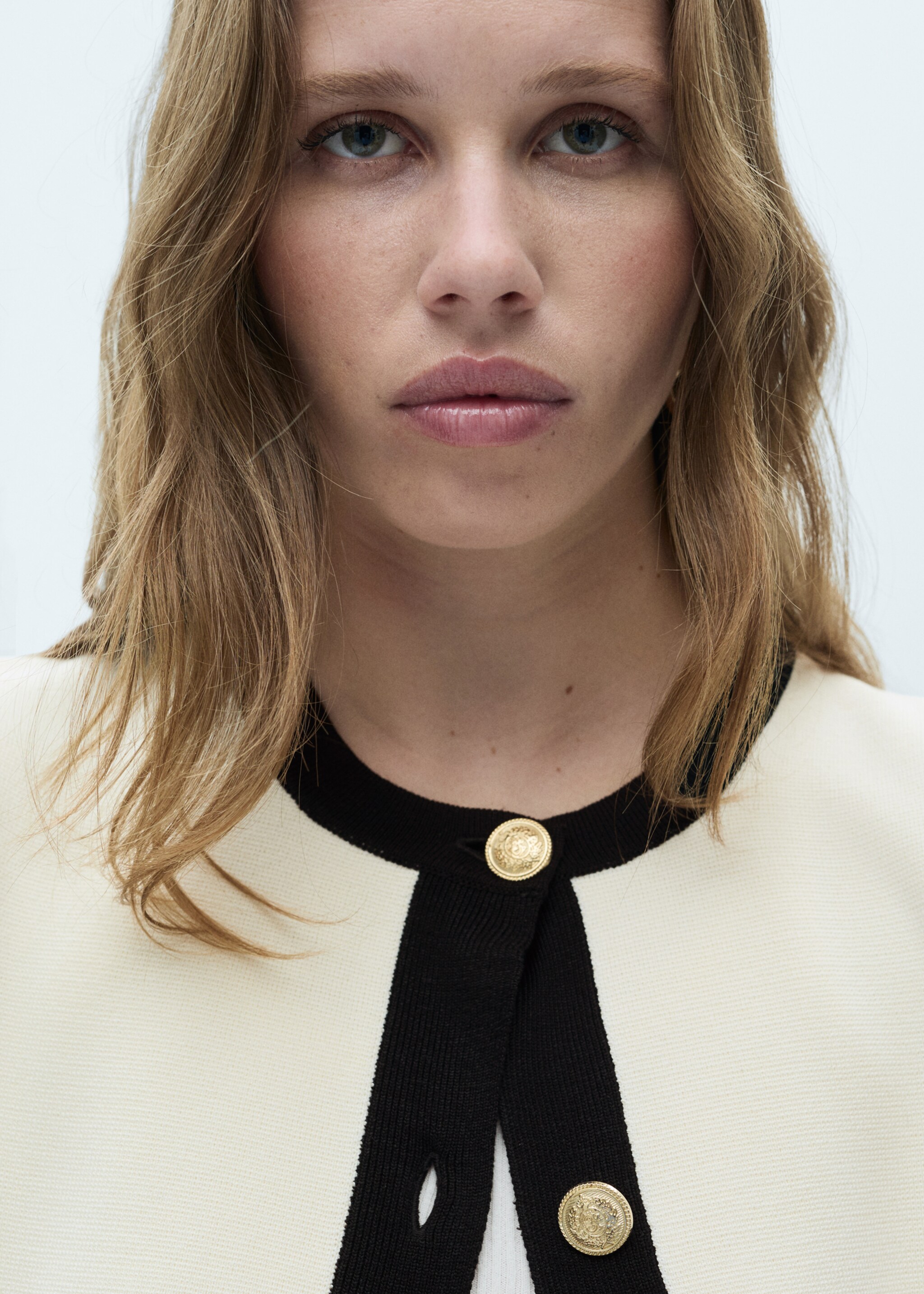 Knitted jacket pia - Details of the article 1, Ecru. Ref: 77065153-00.