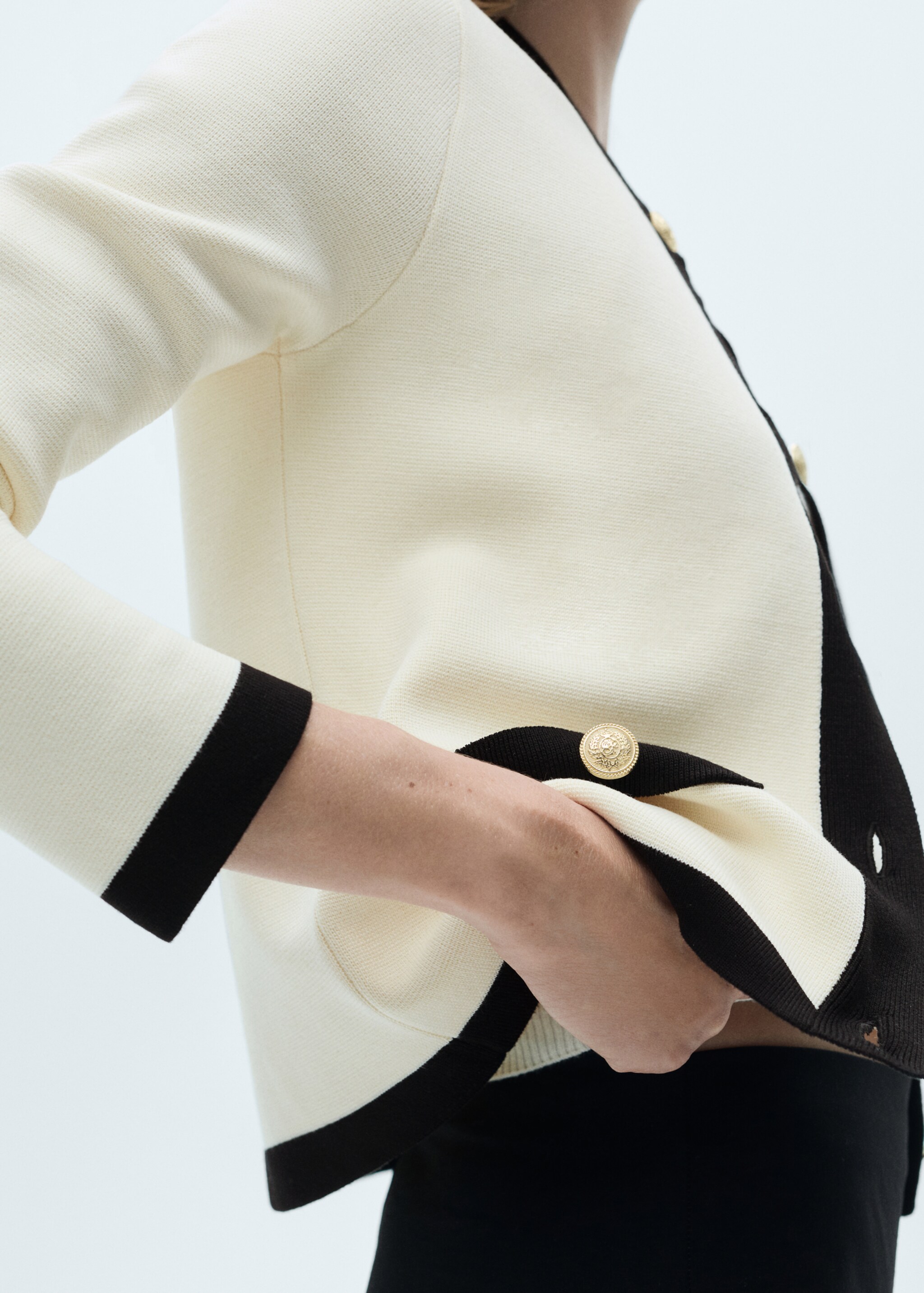 Knitted jacket pia - Details of the article 6, Ecru. Ref: 77065153-00.